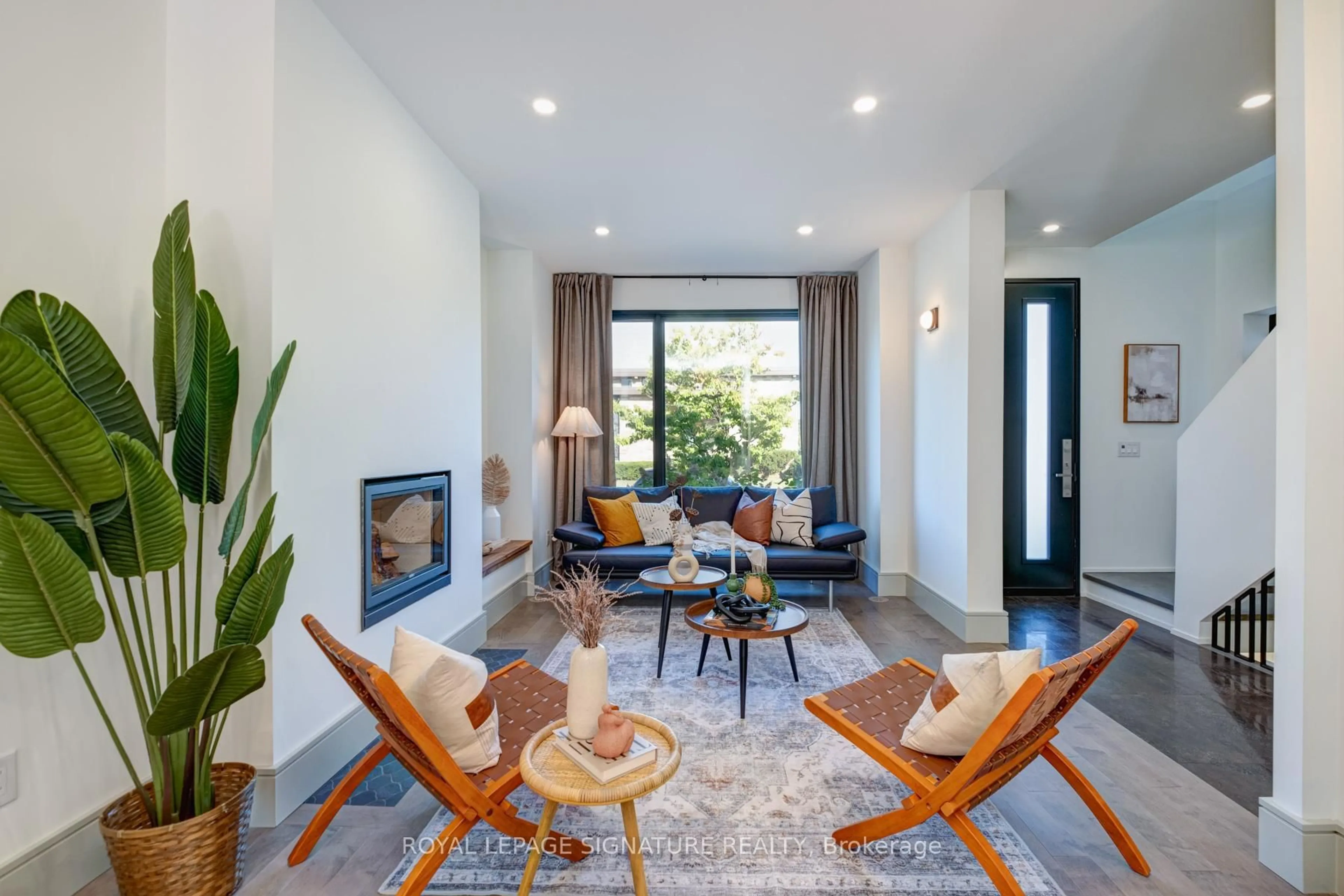 Living room with furniture, unknown for 6 Macnaughton Rd, Toronto Ontario M4G 3H4