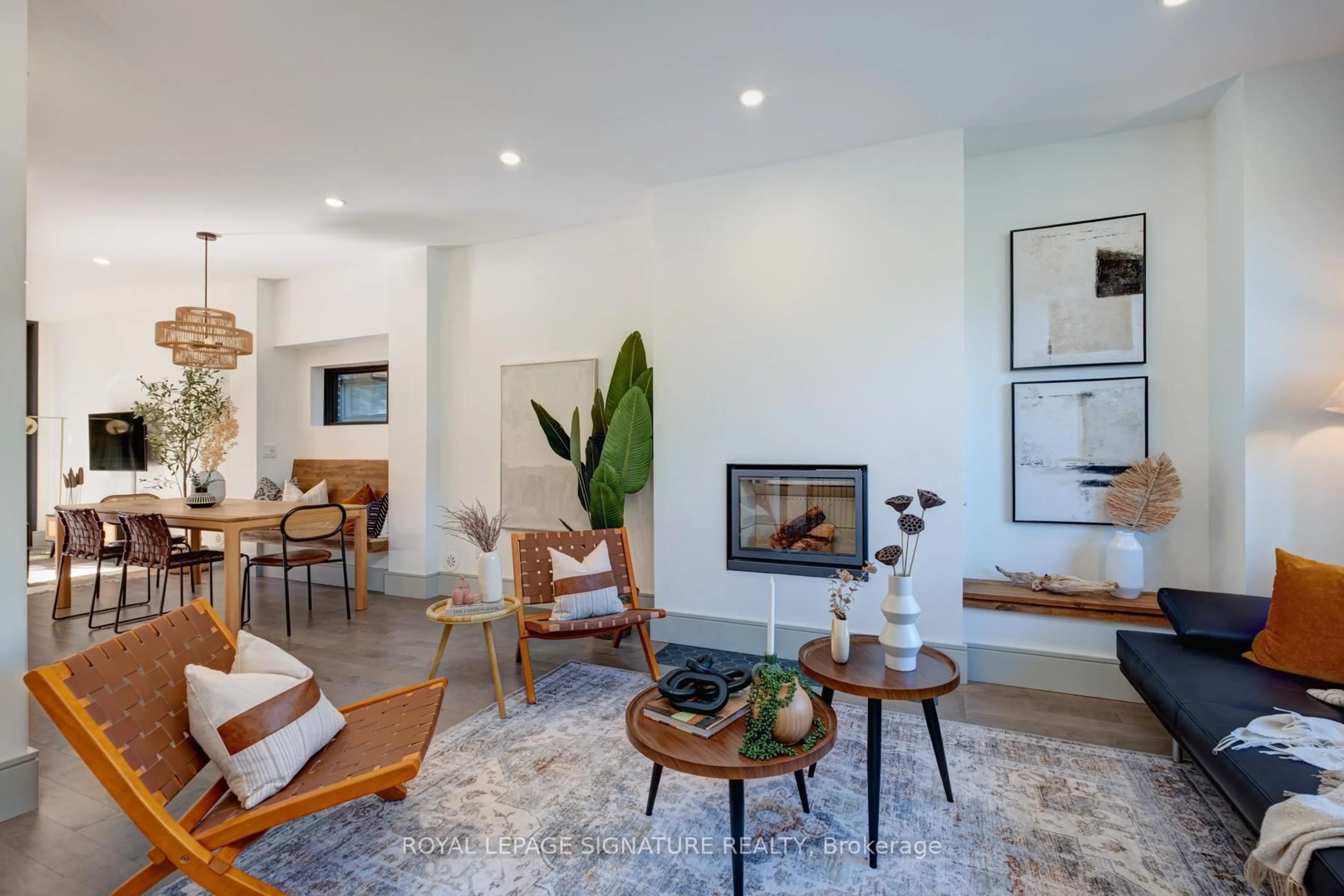 Living room with furniture, unknown for 6 Macnaughton Rd, Toronto Ontario M4G 3H4