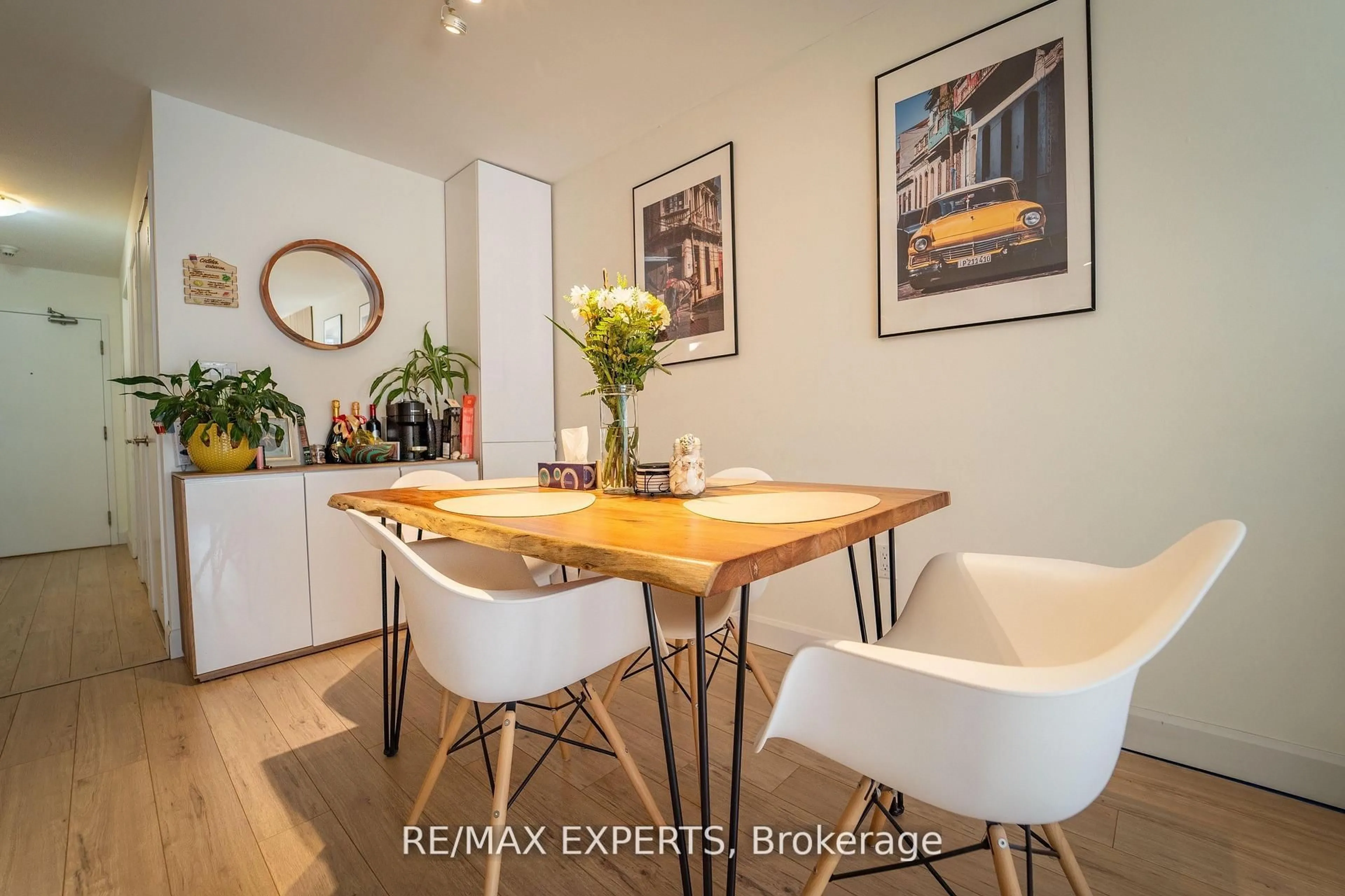 Dining room, wood/laminate floor for 4K Spadina Ave #1223, Toronto Ontario M5V 3Y9