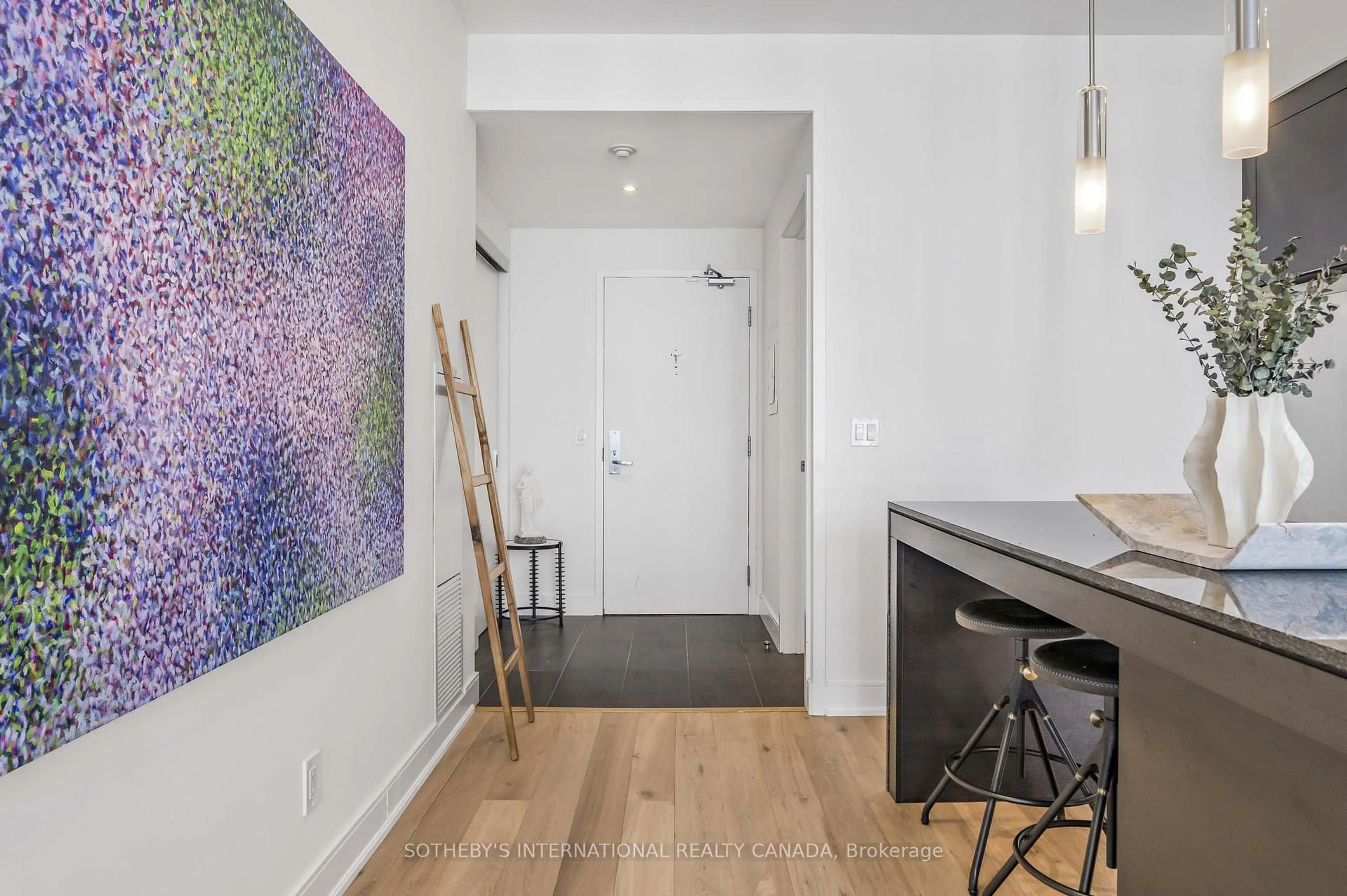 Indoor entryway for 8 Charlotte St #1205, Toronto Ontario M5V 0K4