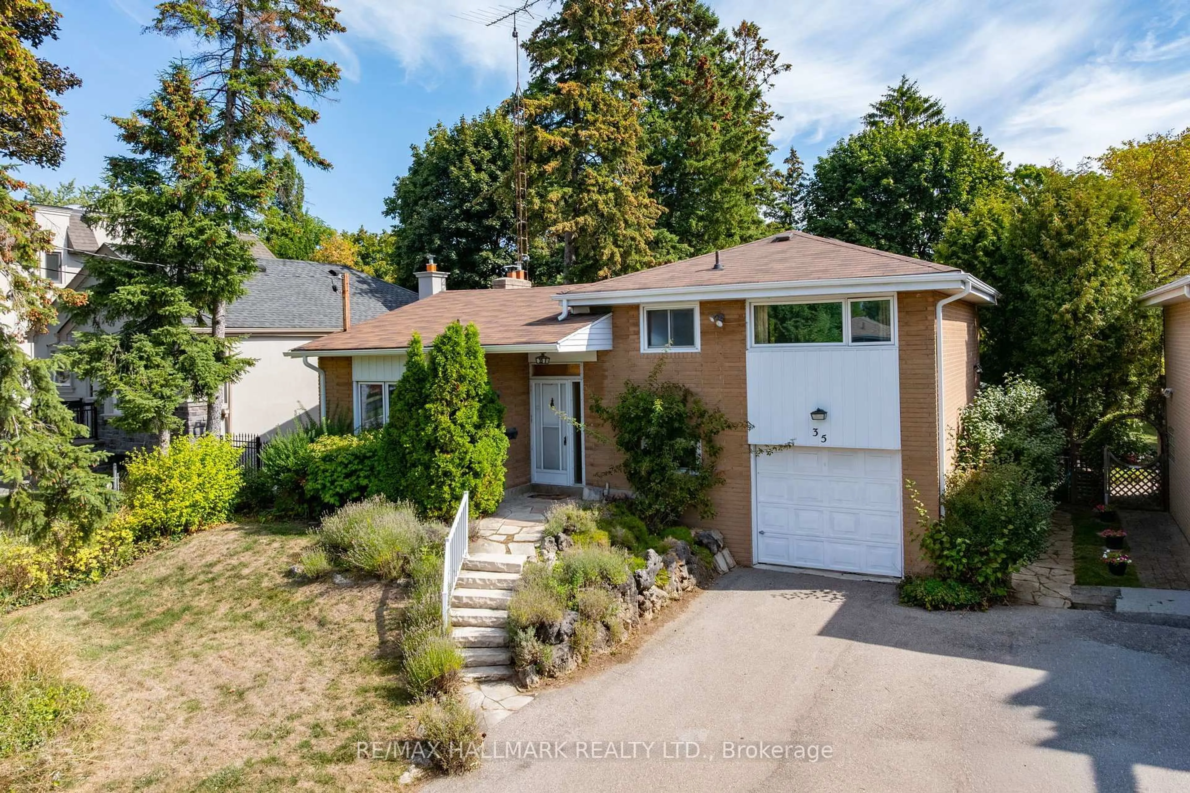Home with brick exterior material, street for 35 Cobden St, Toronto Ontario M2R 1S1