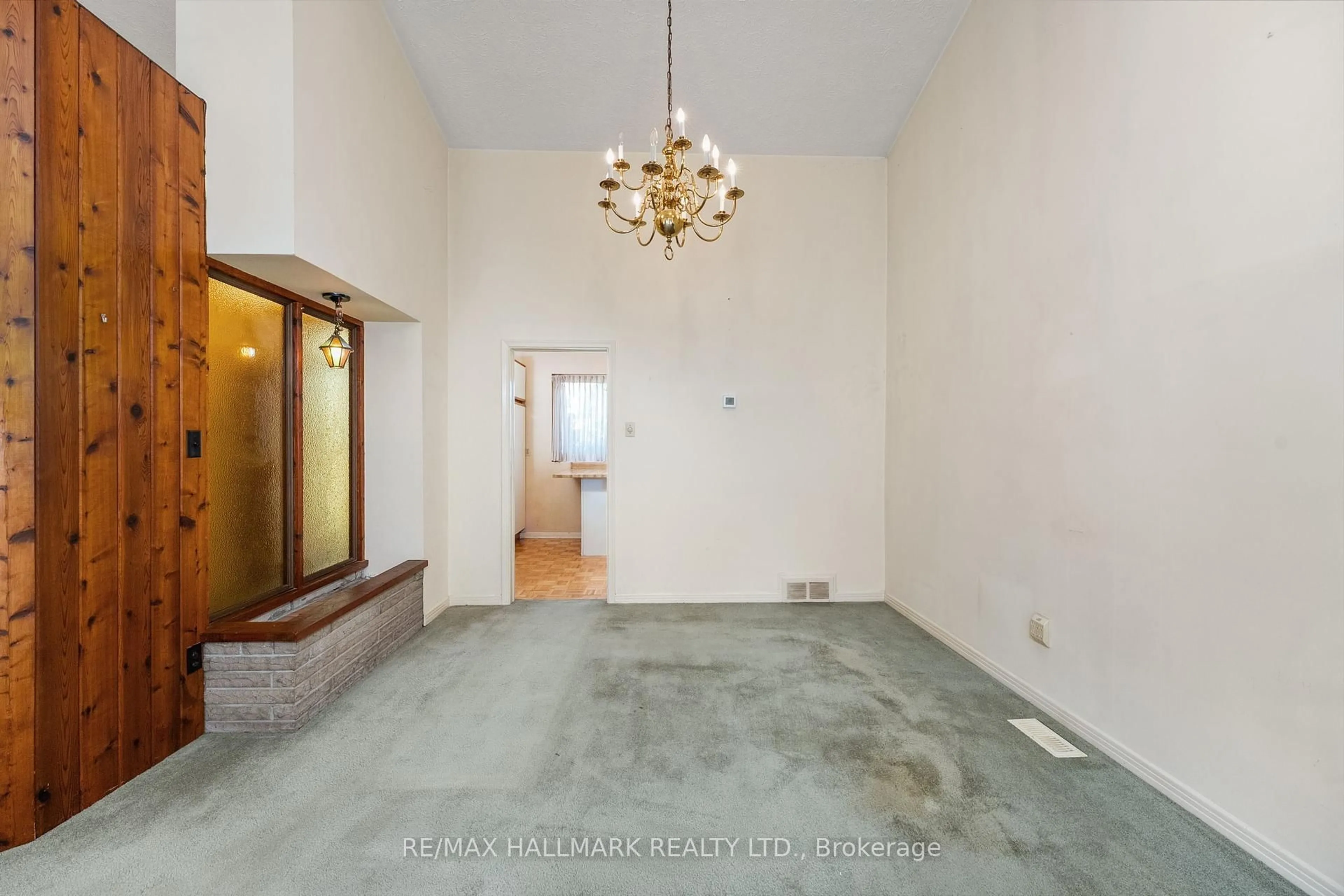 Indoor foyer for 35 Cobden St, Toronto Ontario M2R 1S1
