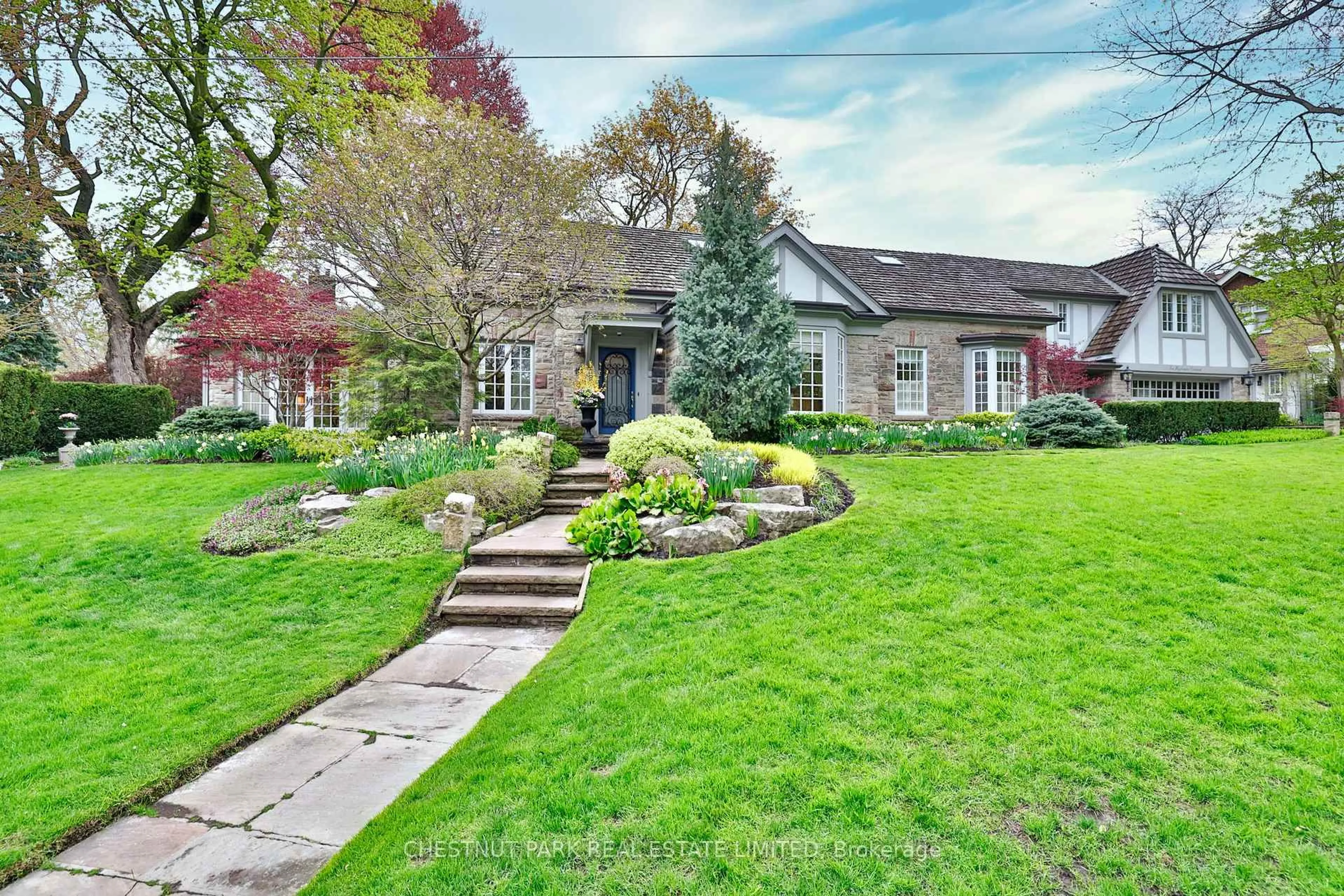 Unknown for 10 Weybourne Cres, Toronto Ontario M4N 2R3