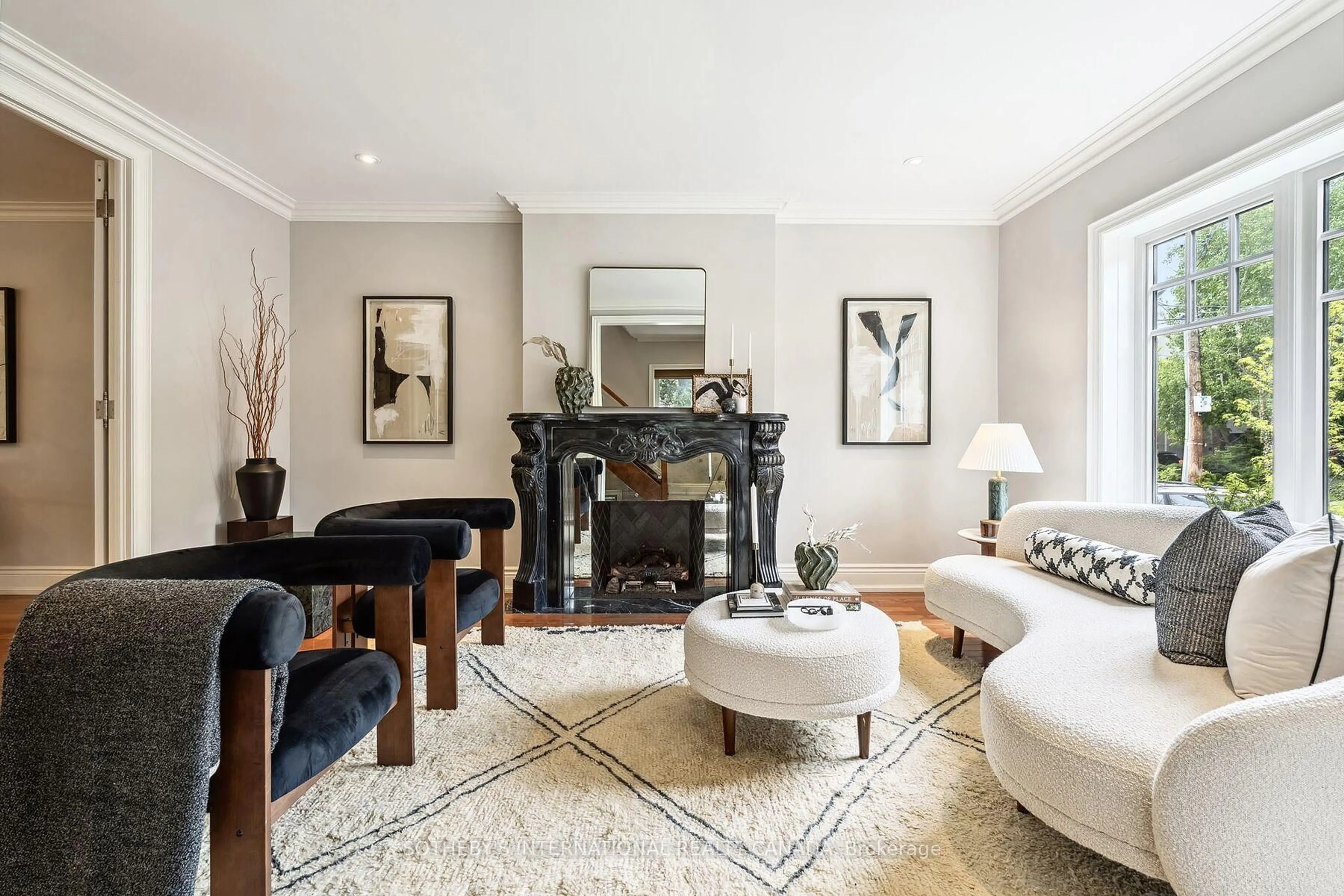 Living room with furniture, unknown for 89 Bernard Ave, Toronto Ontario M5R 1R8