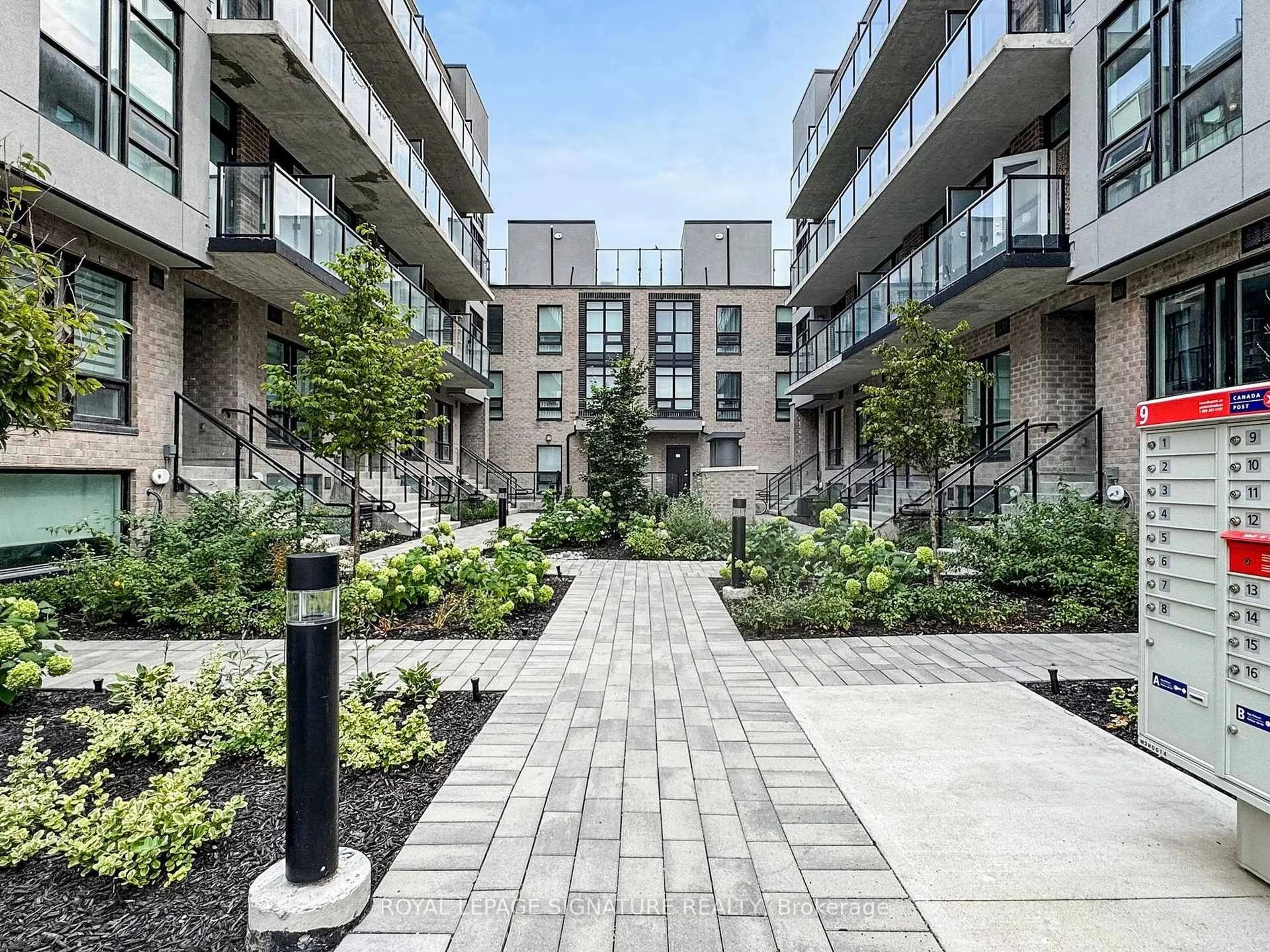 Patio, street for 851 Sheppard Ave #15, Toronto Ontario M3H 0G2