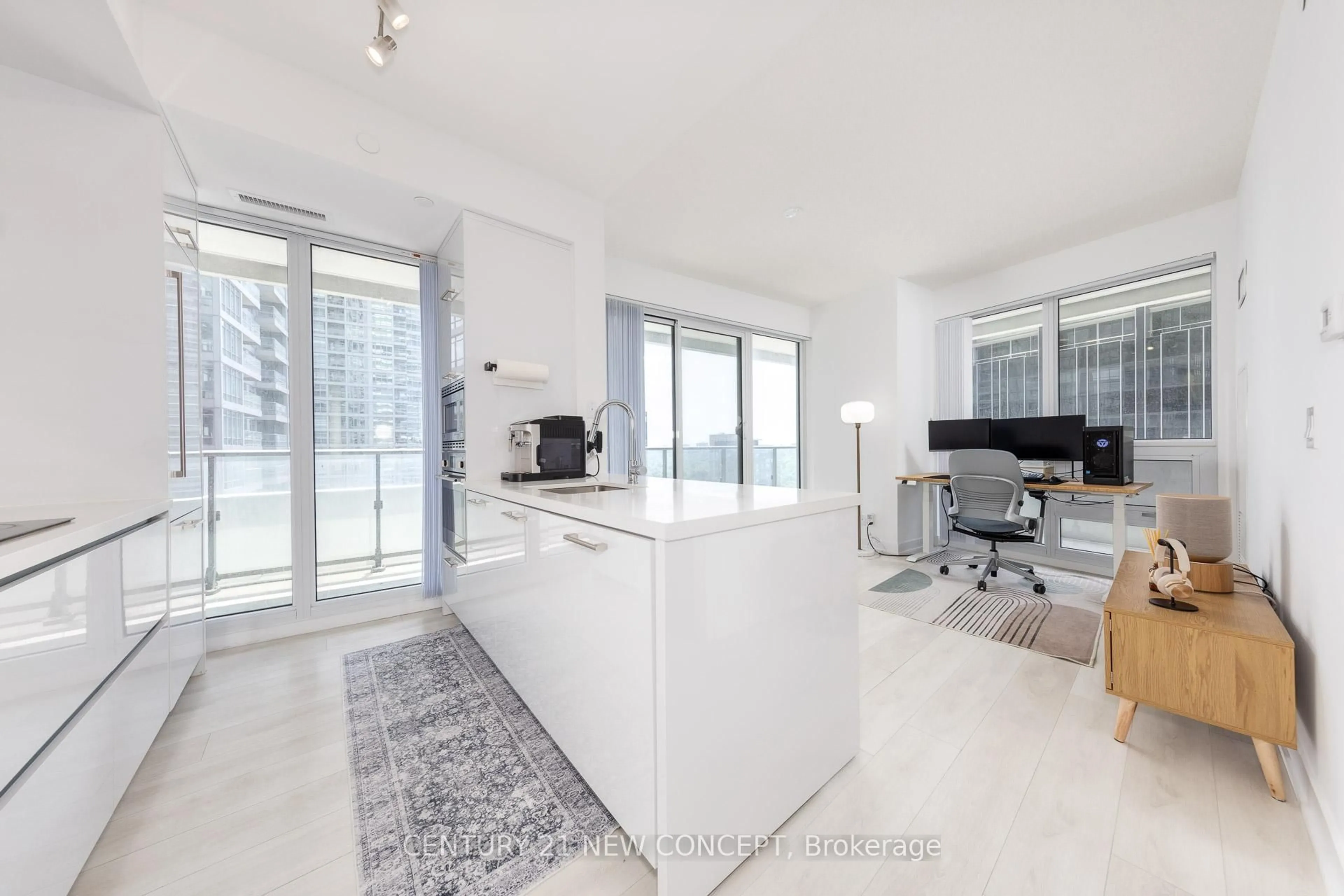 Unknown for 2221 Yonge St #1408, Toronto Ontario M4S 0B8
