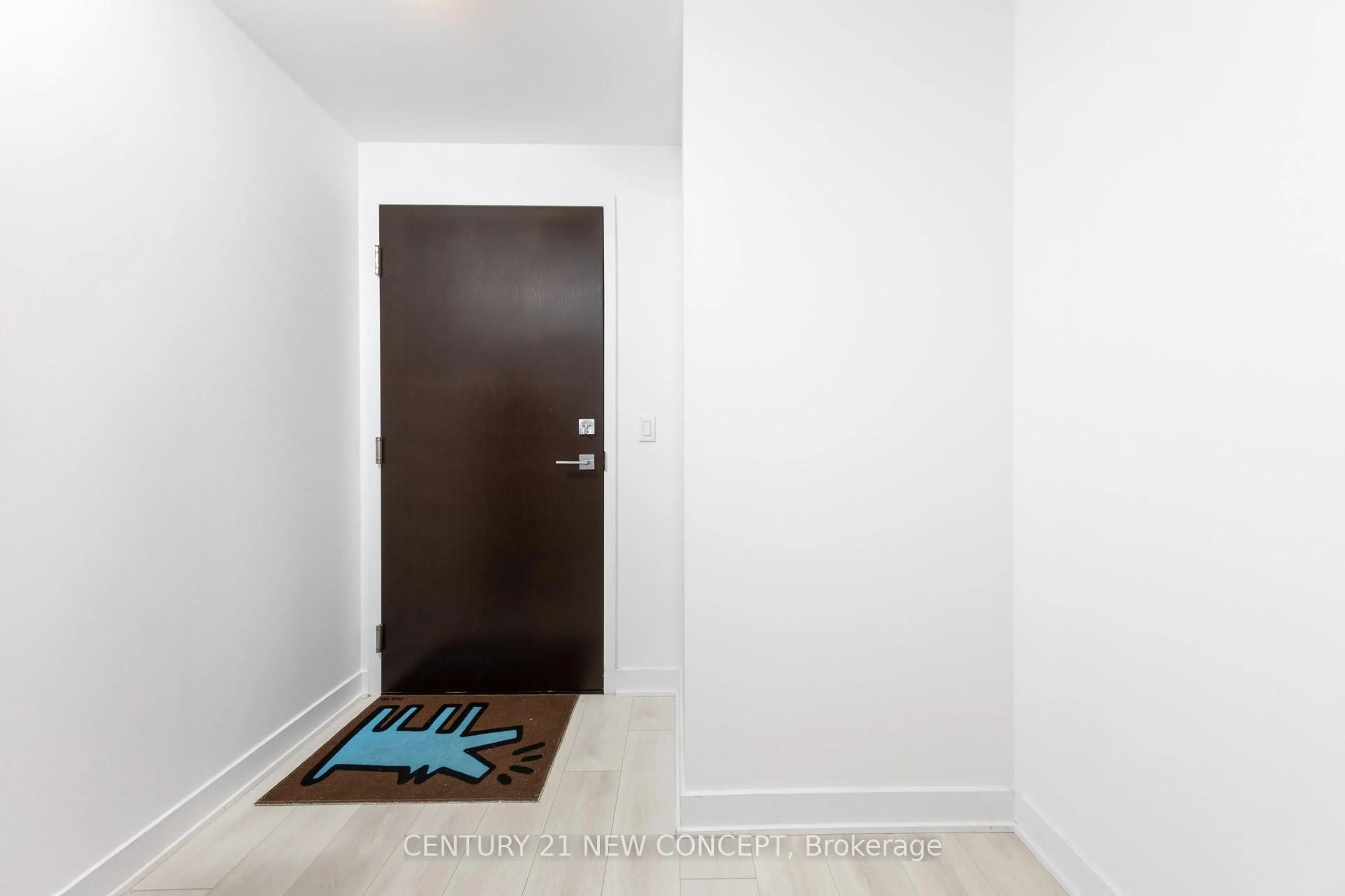 Indoor entryway for 2221 Yonge St #1408, Toronto Ontario M4S 0B8