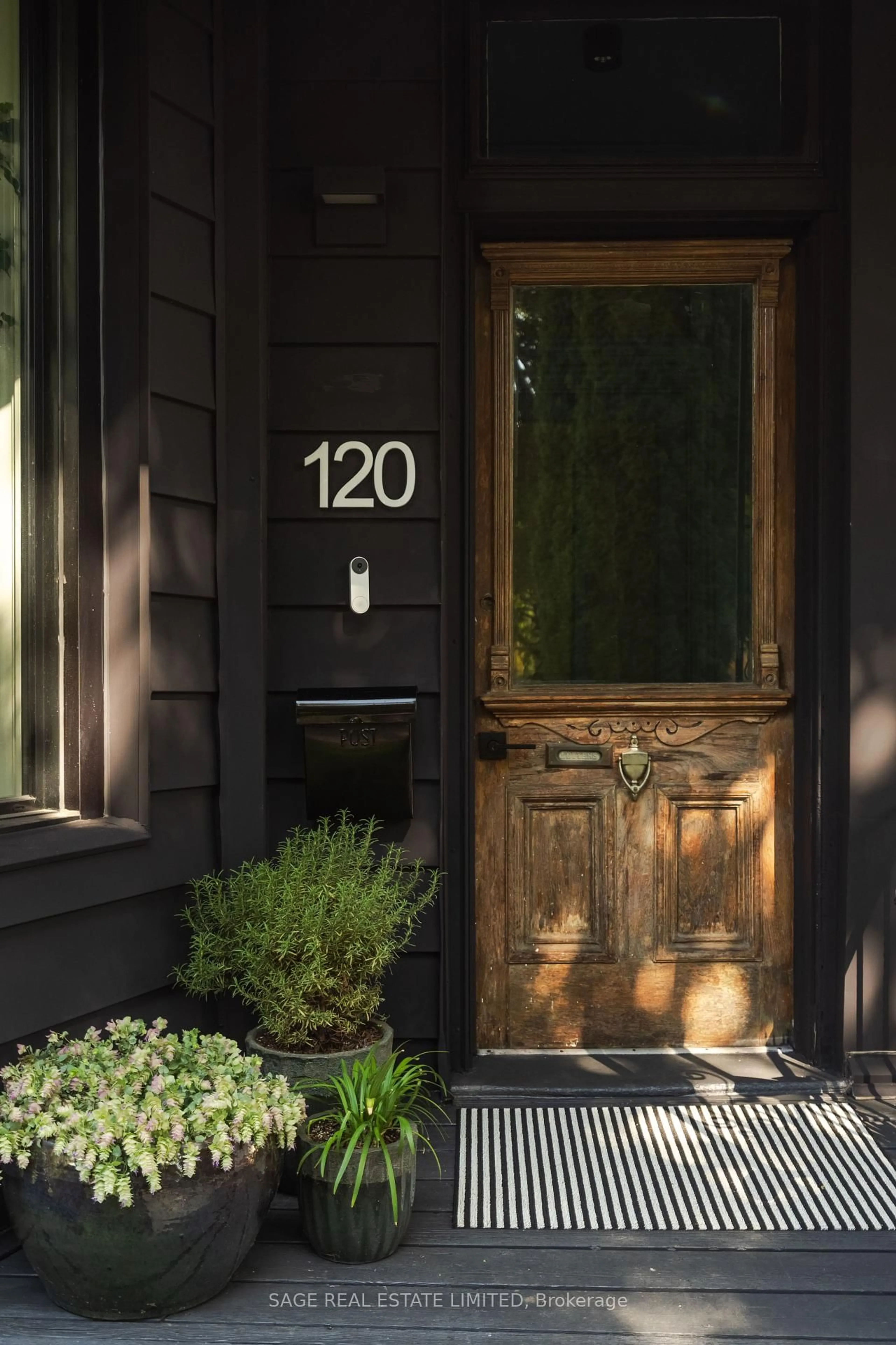 Indoor entryway for 120 Argyle St, Toronto Ontario M6J 1N9