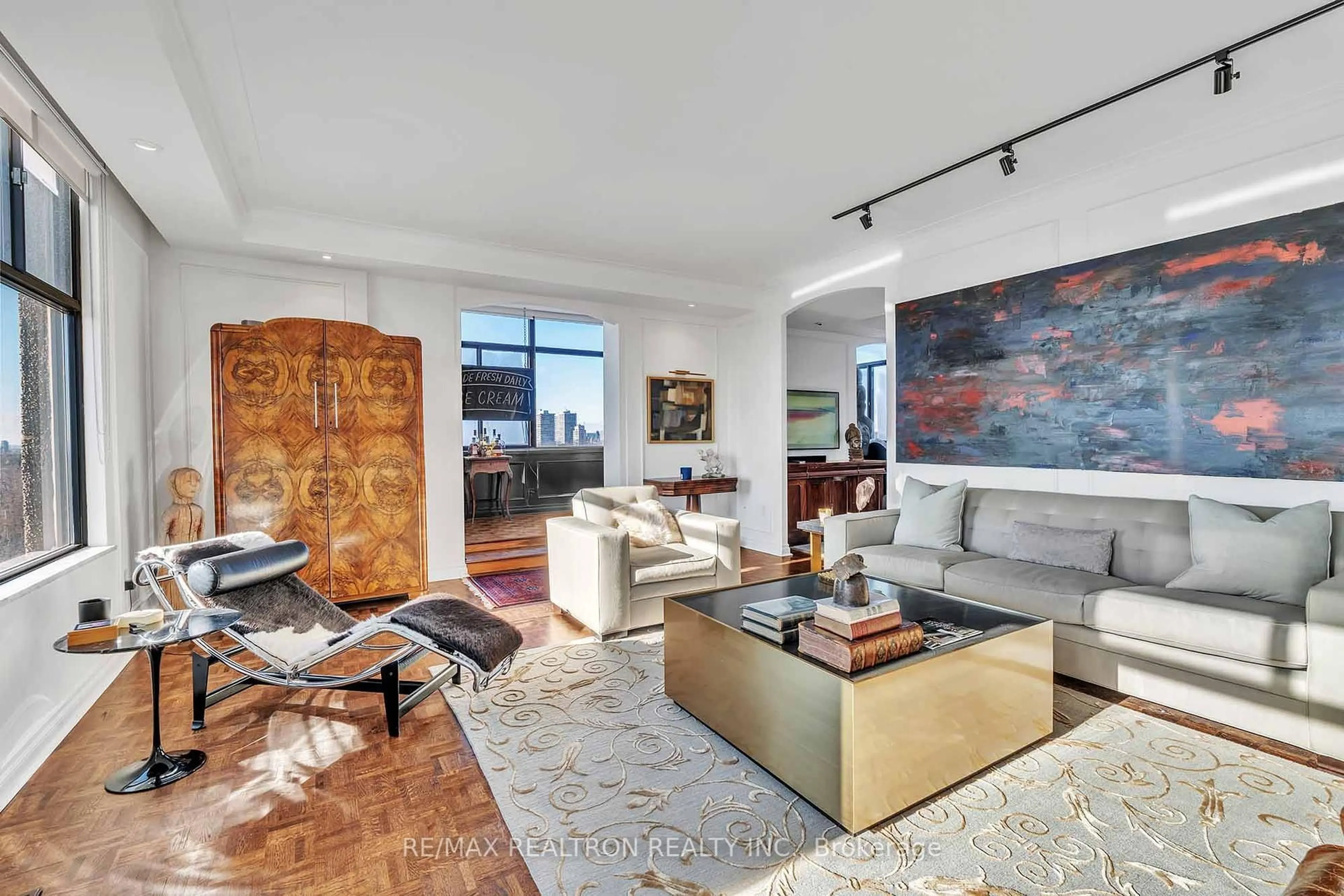 Living room with furniture, unknown for 423 Avenue Rd #12, Toronto Ontario M4V 2H7