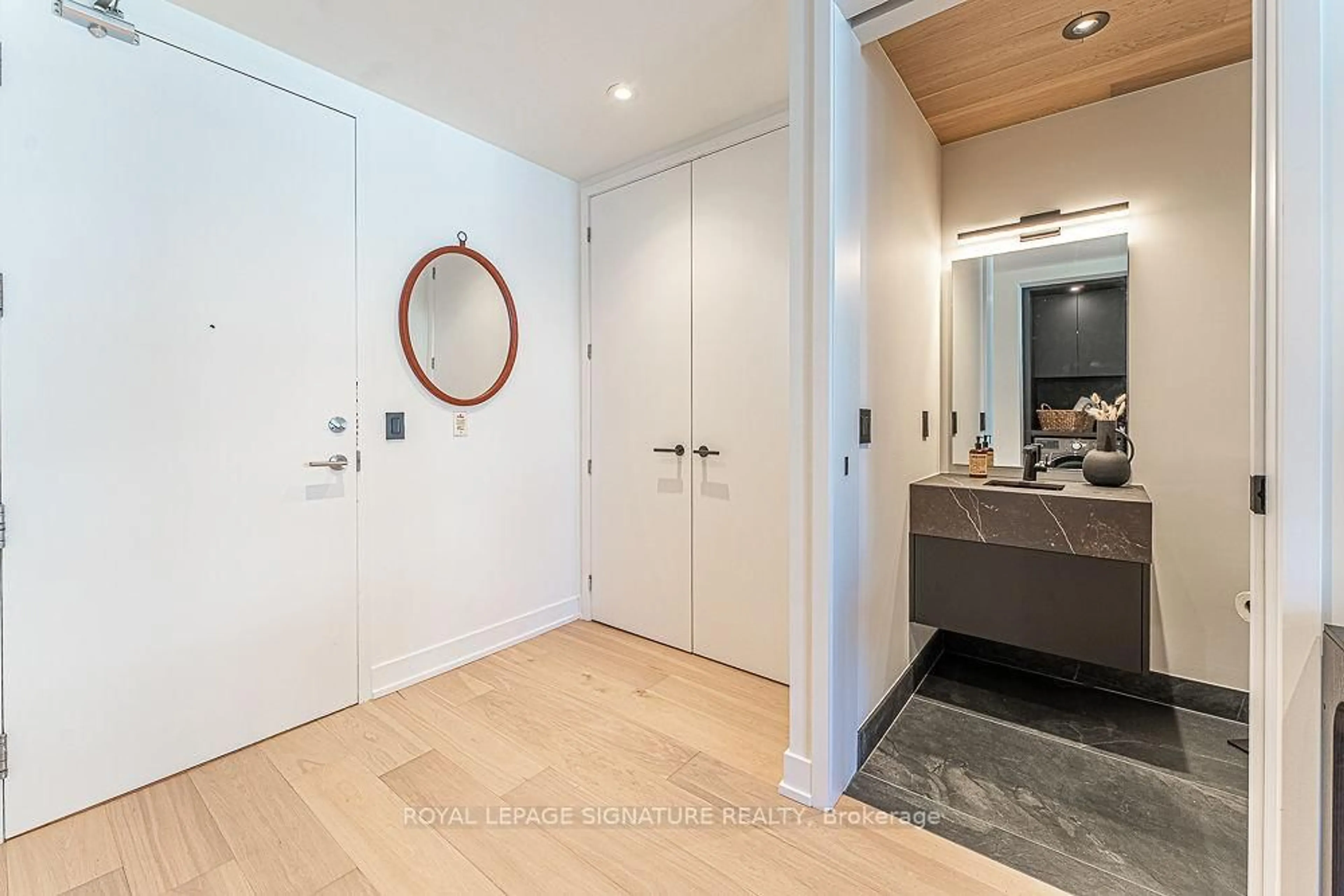 Indoor entryway for 60 Bathurst St #705, Toronto Ontario M5V 2P4