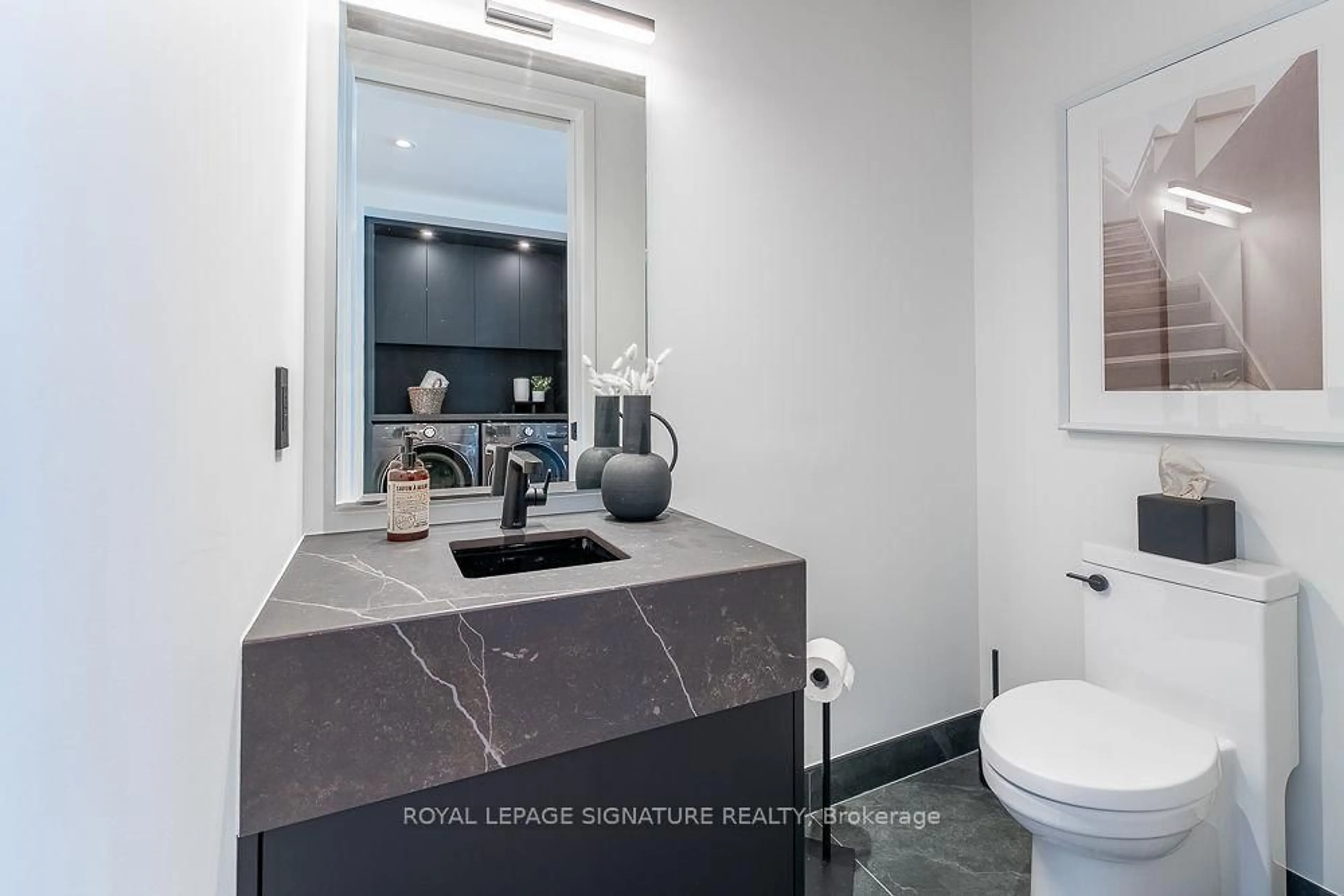 Contemporary bathroom, ceramic/tile floor for 60 Bathurst St #705, Toronto Ontario M5V 2P4