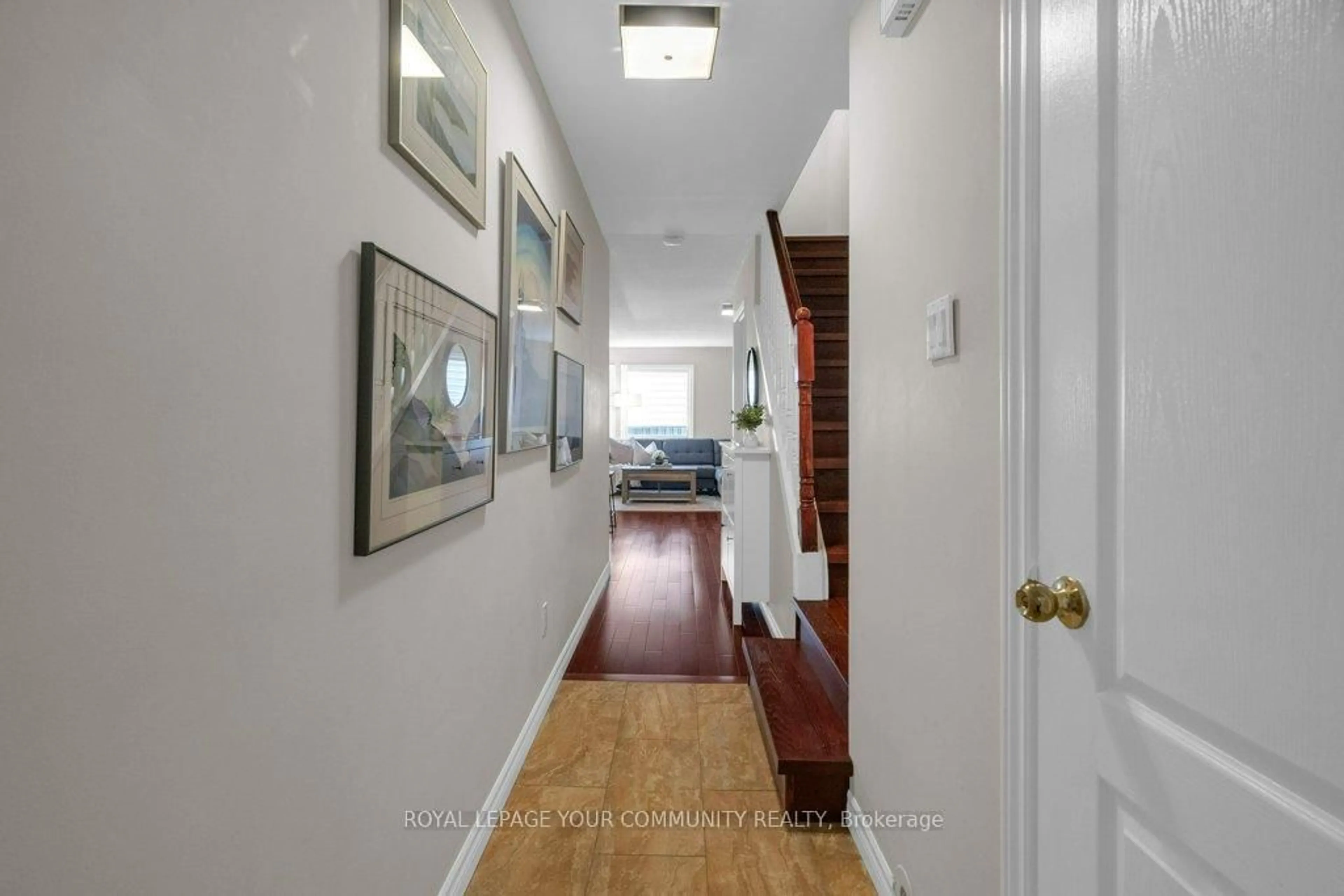 Indoor entryway for 39 Pepper Vineway, Toronto Ontario M2J 4J7
