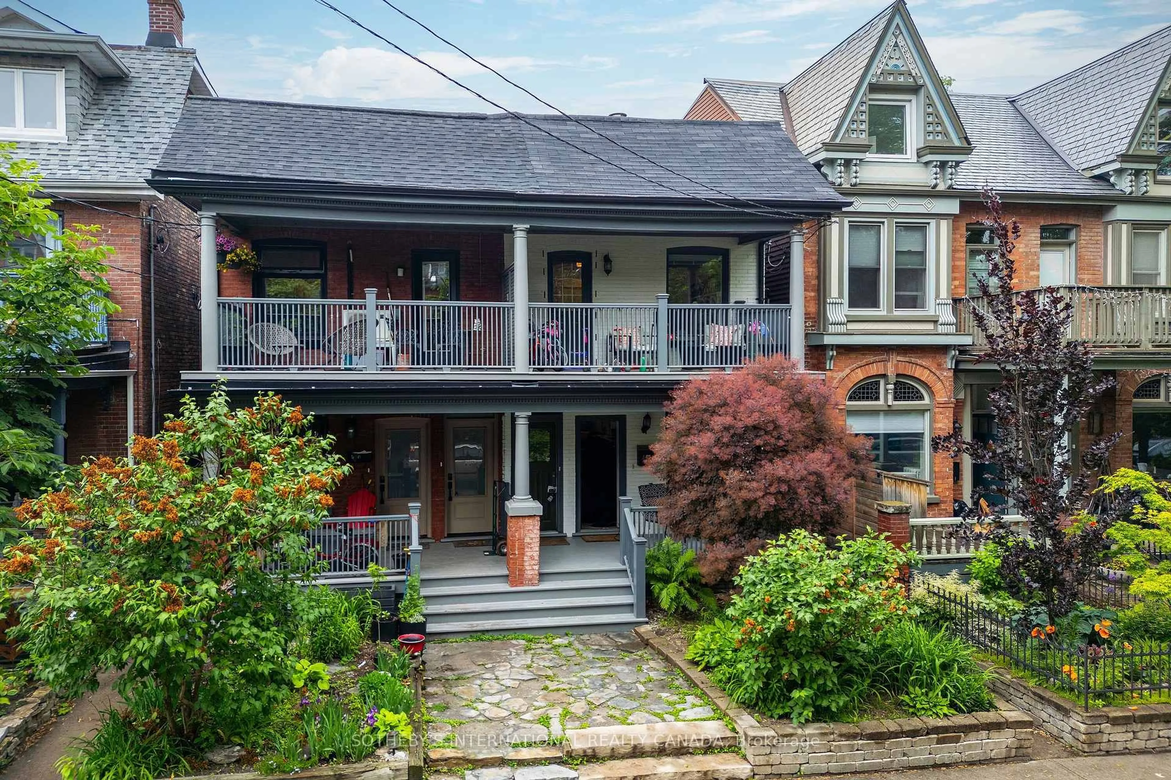 A pic from outside/outdoor area/front of a property/back of a property/a pic from drone, street for 412 Wellesley St, Toronto Ontario M4X 1H6