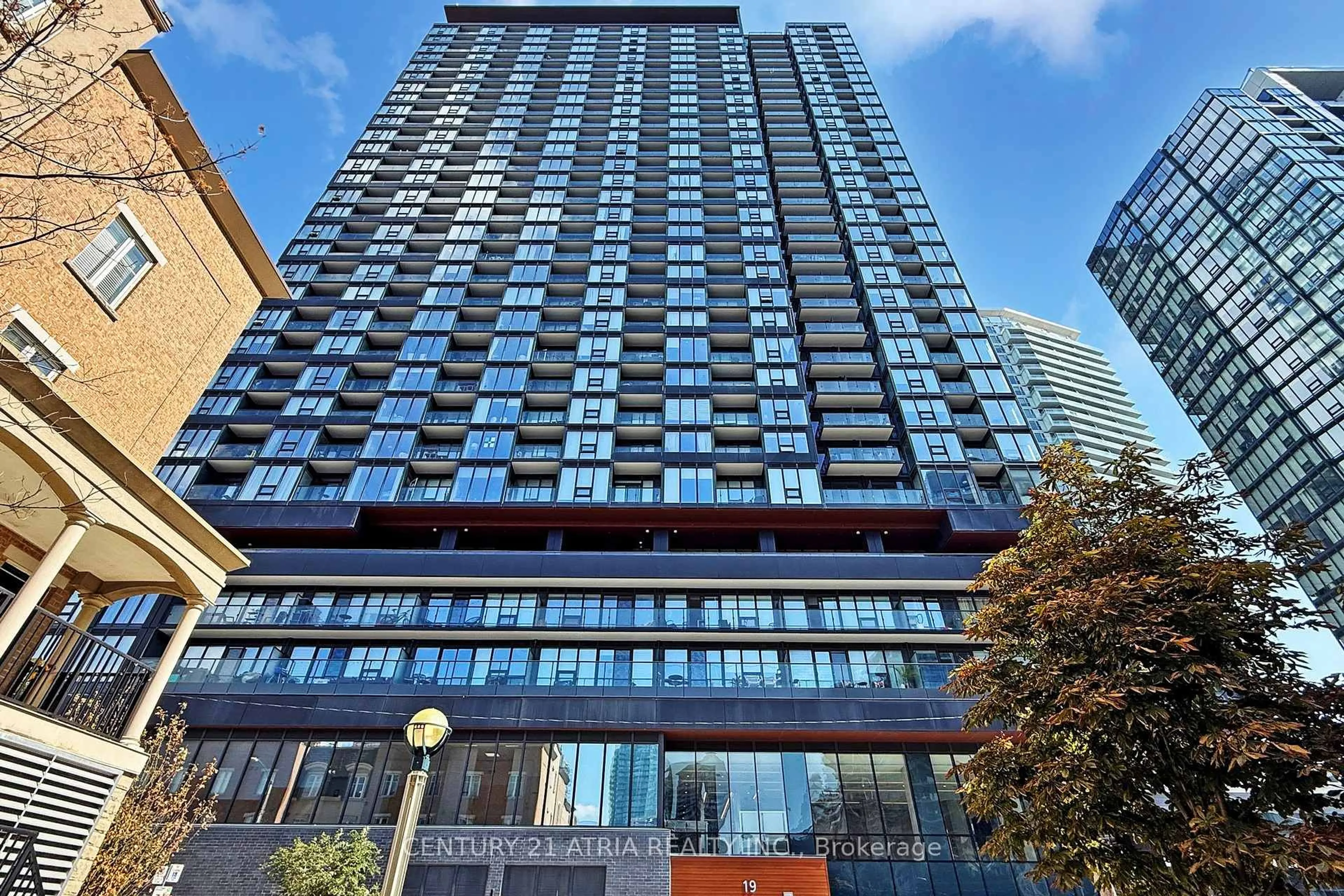 Indoor foyer for 19 Western Battery Rd #1618, Toronto Ontario M6K 3S4