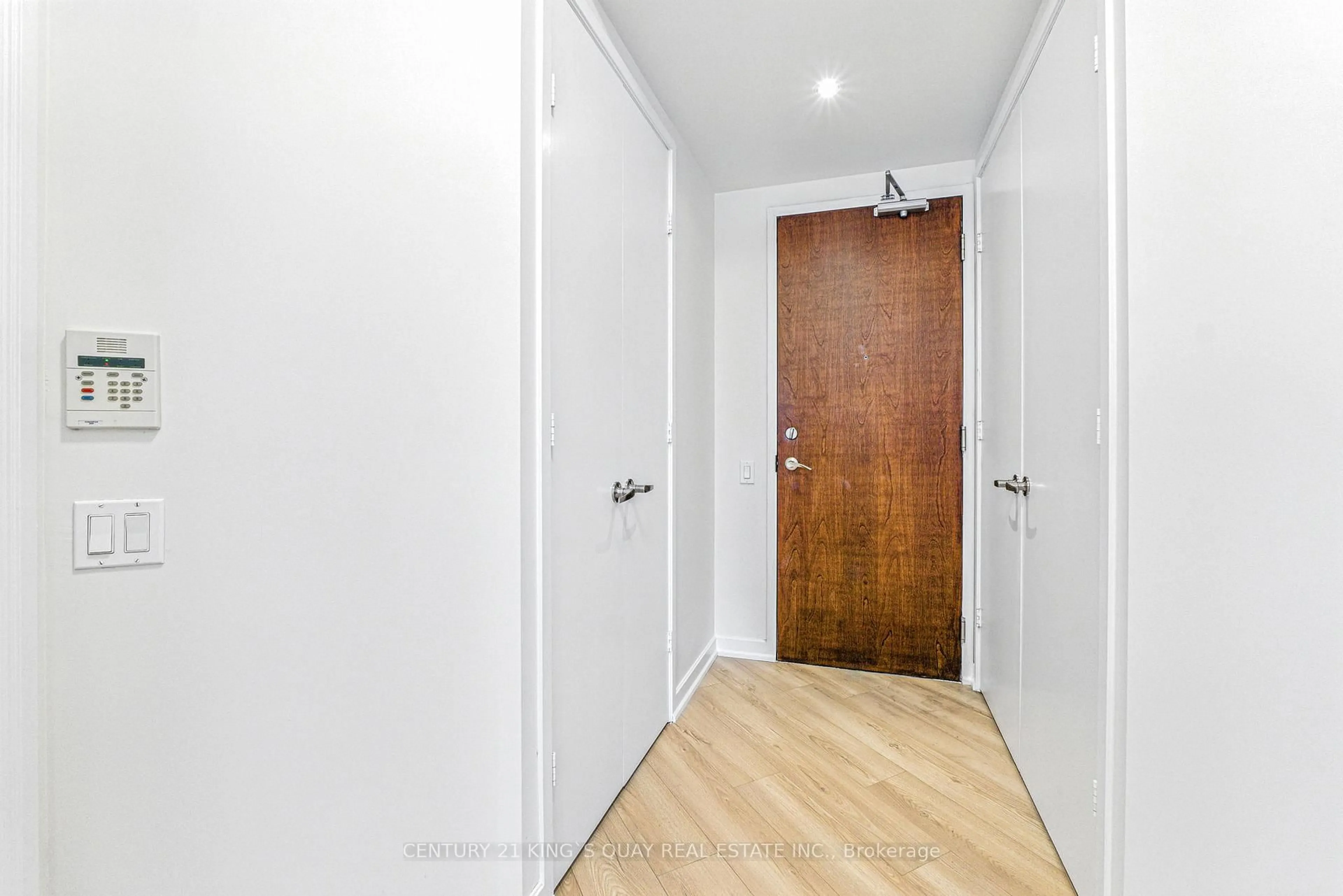 Indoor entryway for 85 Bloor St #810, Toronto Ontario M4W 1B4