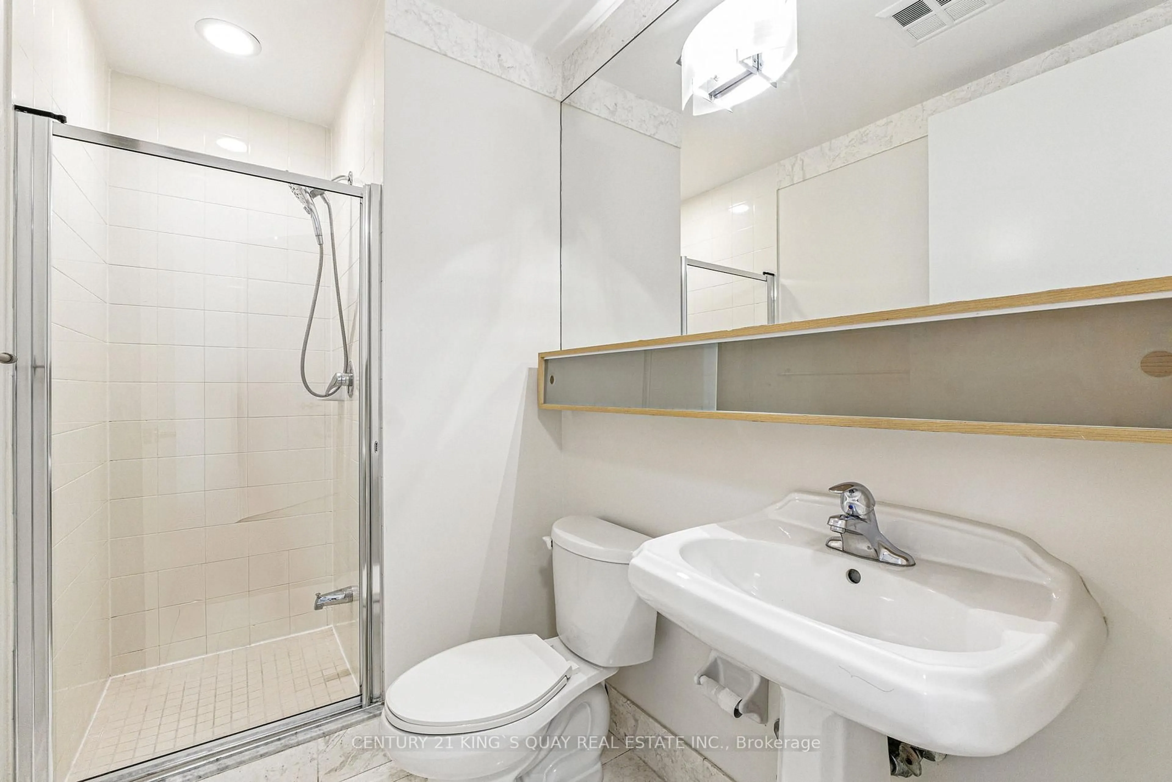 Standard bathroom, ceramic/tile floor for 85 Bloor St #810, Toronto Ontario M4W 1B4