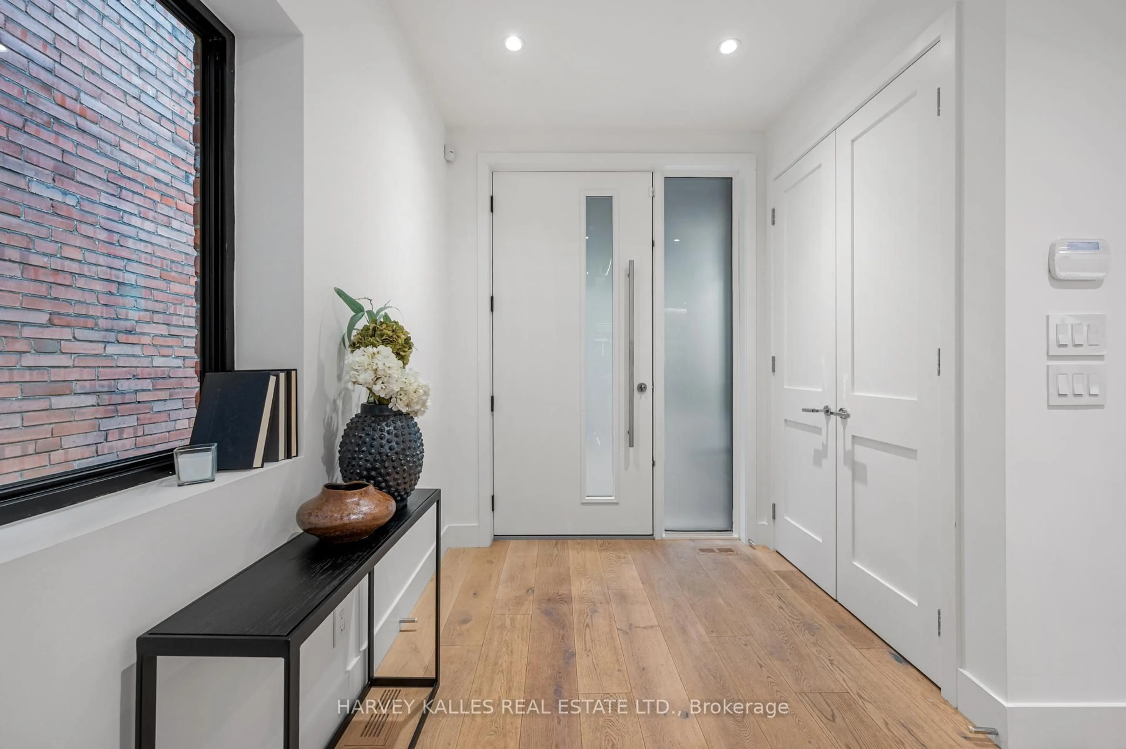 Indoor entryway for 404 Brunswick Ave, Toronto Ontario M5R 2Z4