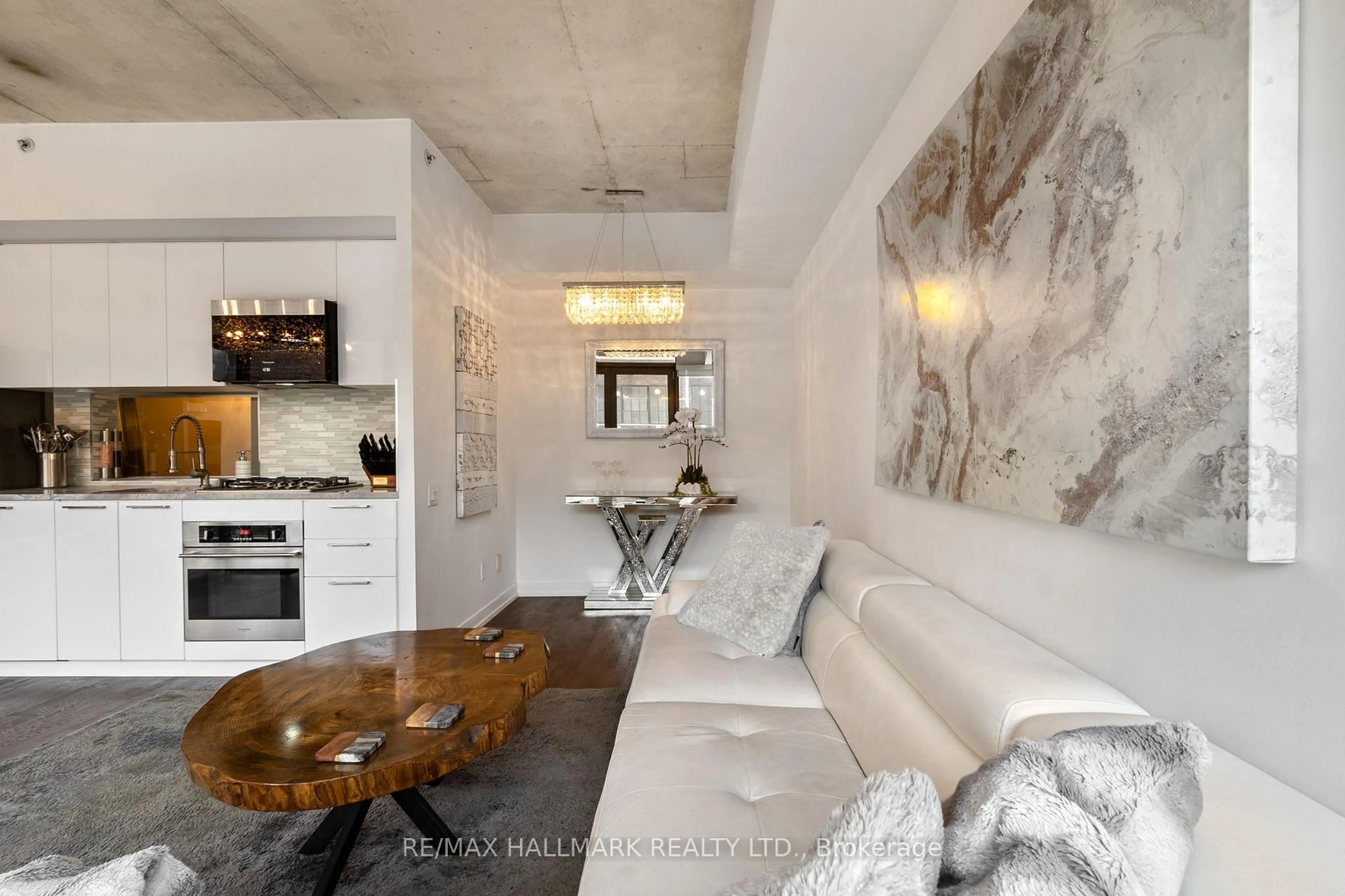 Living room with furniture, unknown for 560 King St #206, Toronto Ontario M5V 0L6