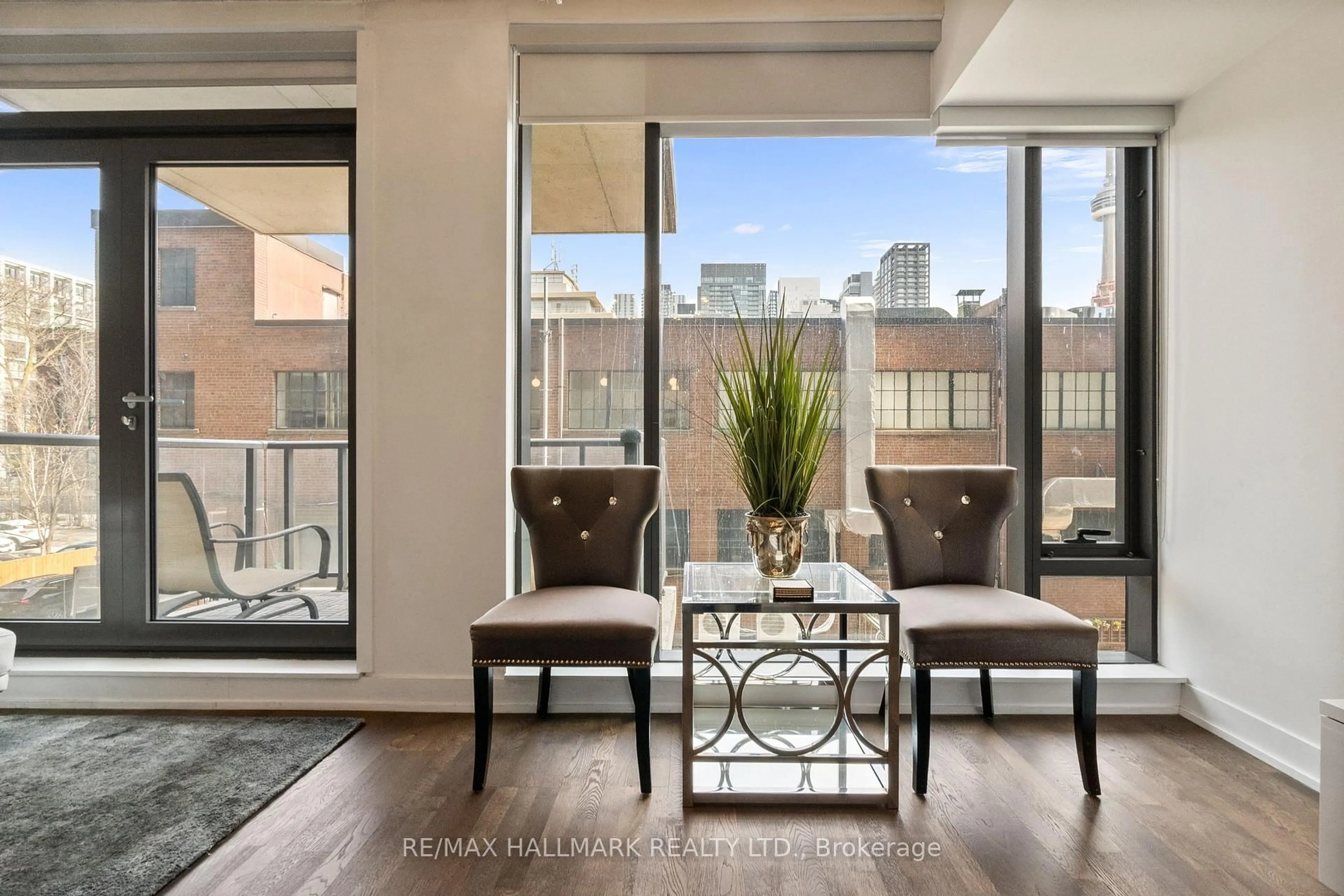 Living room with furniture, unknown for 560 King St #206, Toronto Ontario M5V 0L6