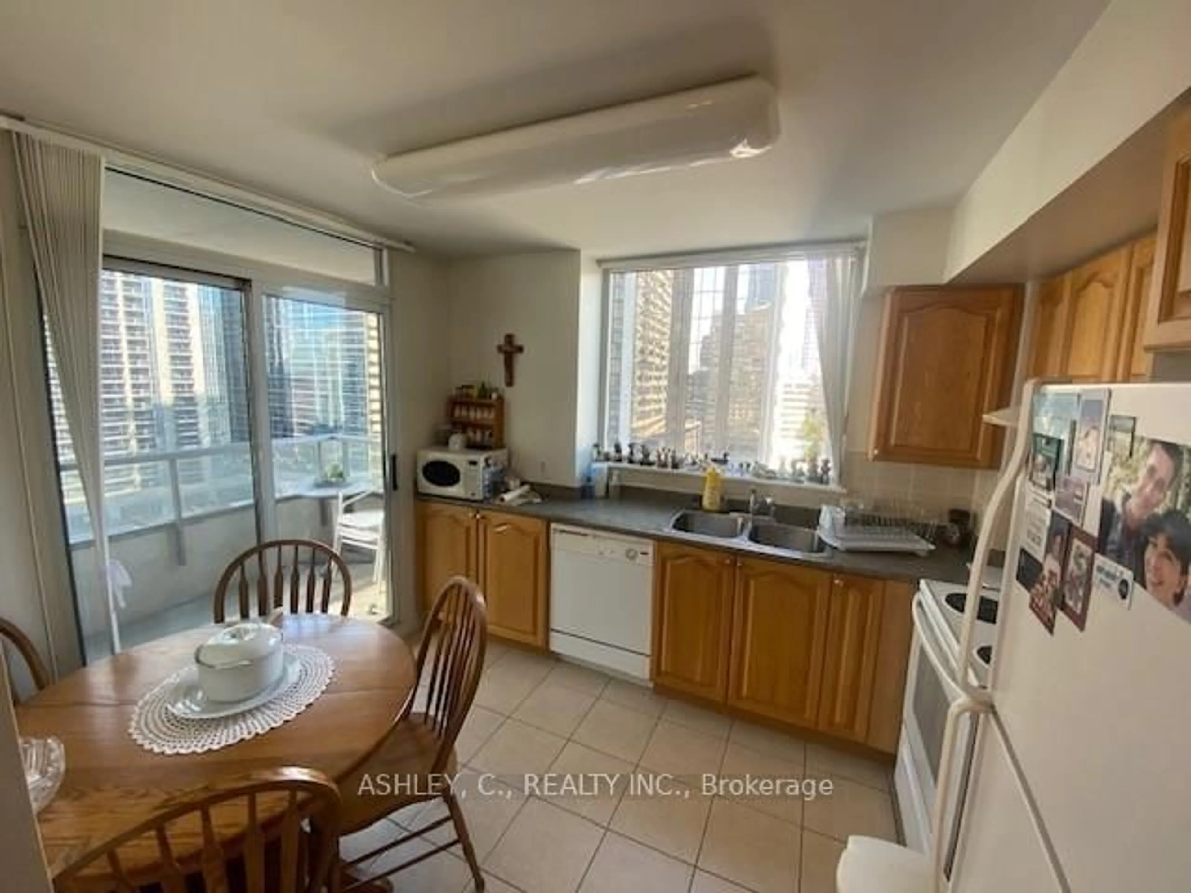 Standard kitchen, unknown for 23 Hollywood Ave #1602, Toronto Ontario M2N 7L8