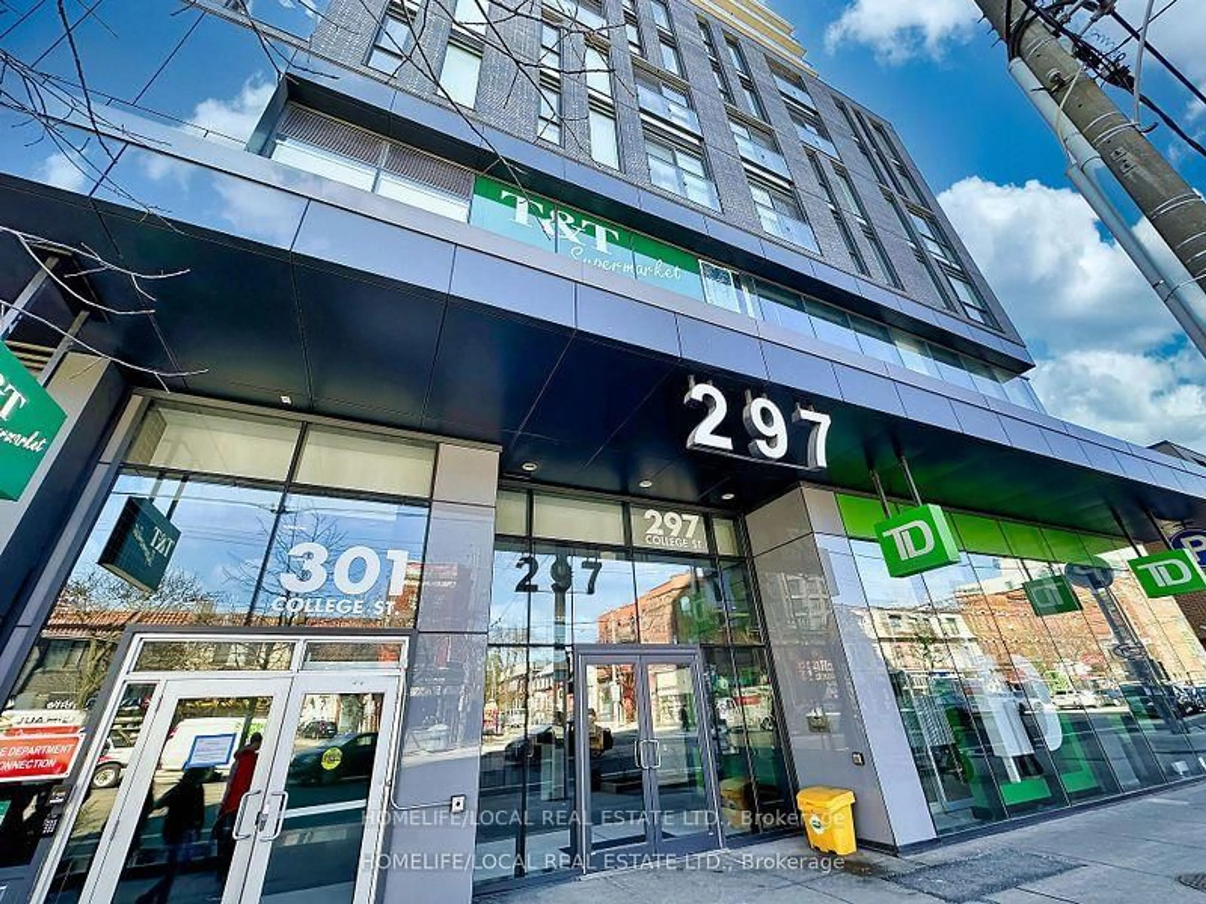 Indoor foyer for 297 College St ## 506, Toronto Ontario M5T 0C2