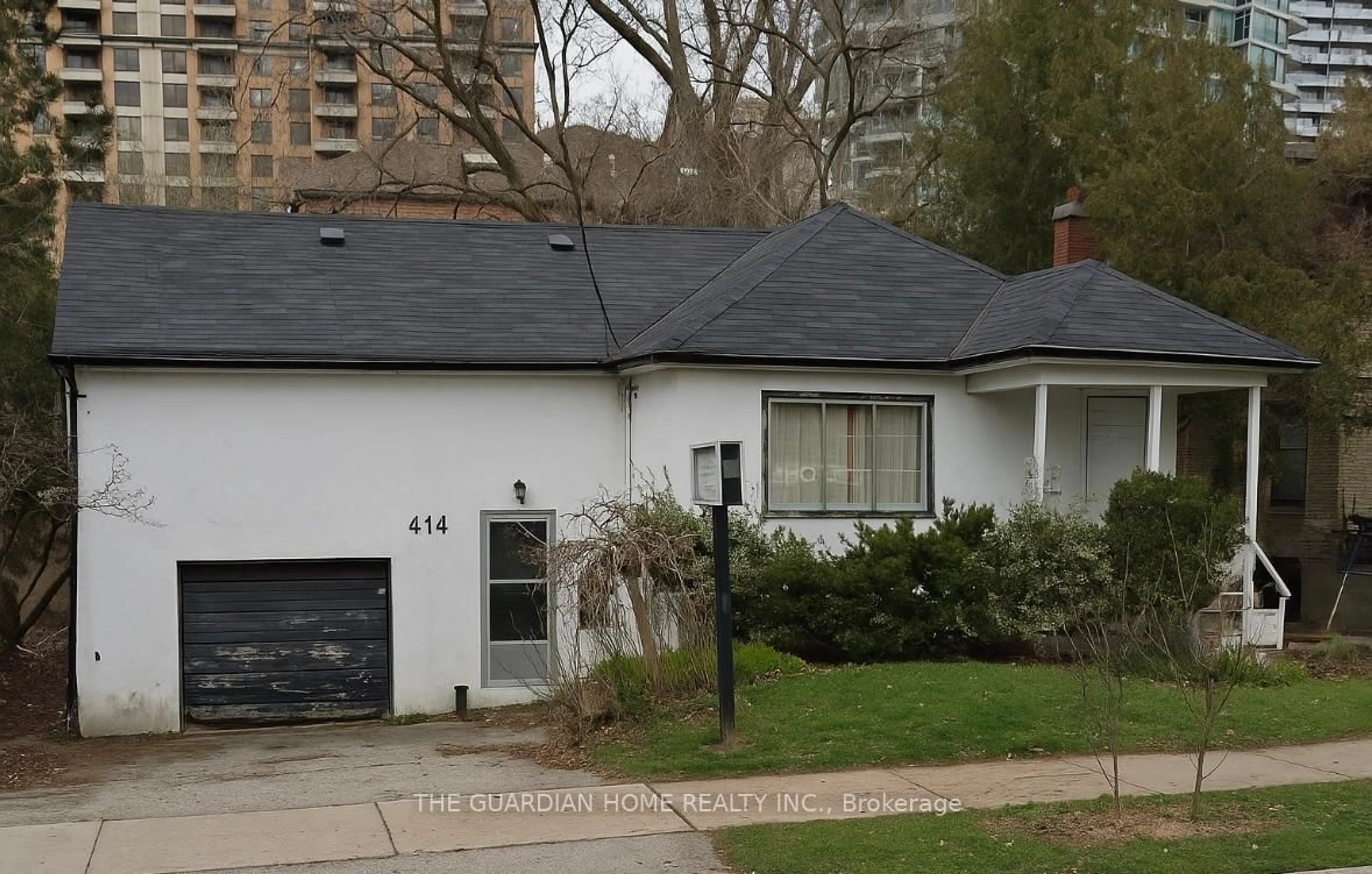 Home with vinyl exterior material, street for 414 Kenneth Ave, Toronto Ontario M2N 4W1