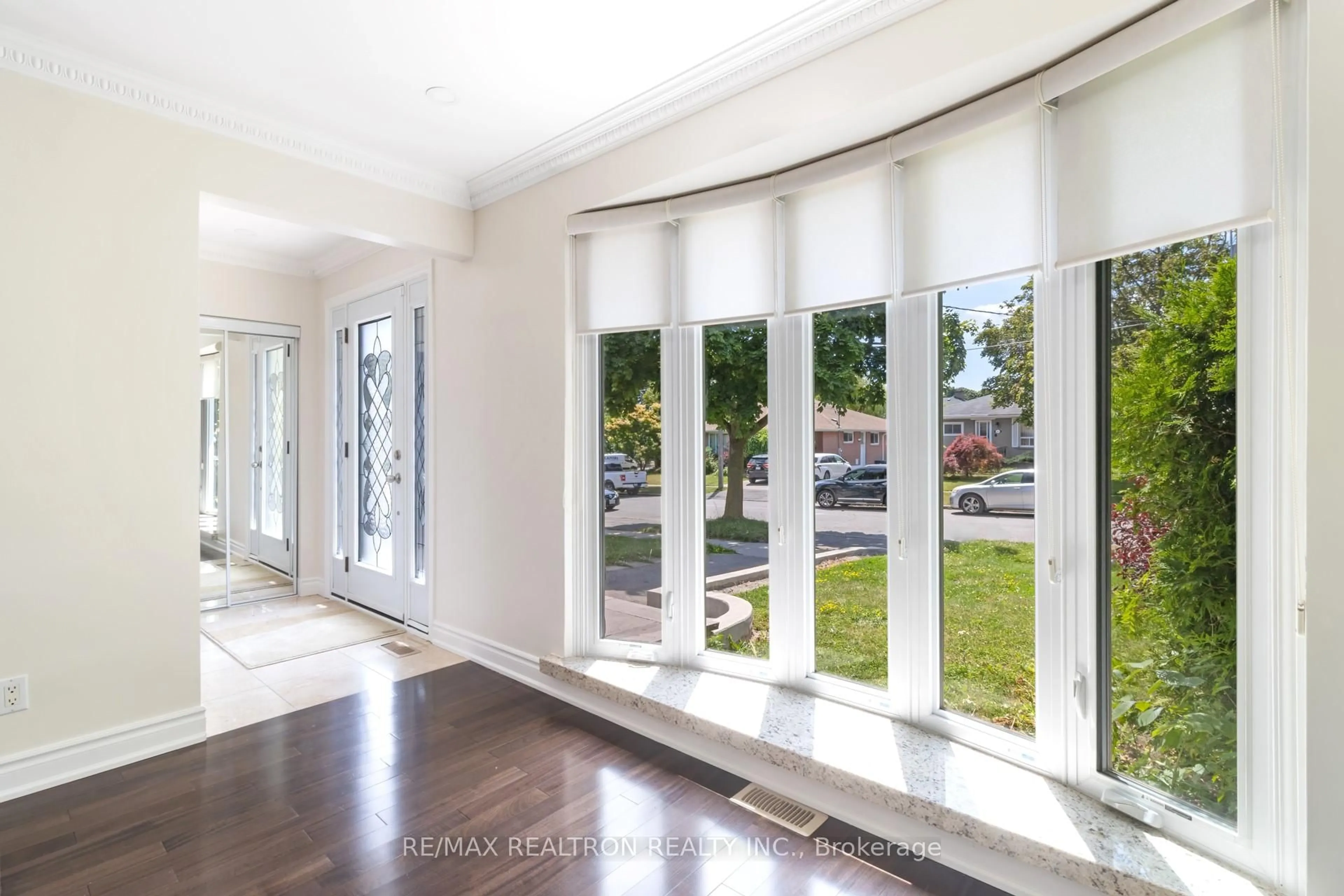 Indoor entryway for 44 Caracas Rd, Toronto Ontario M2K 1A9