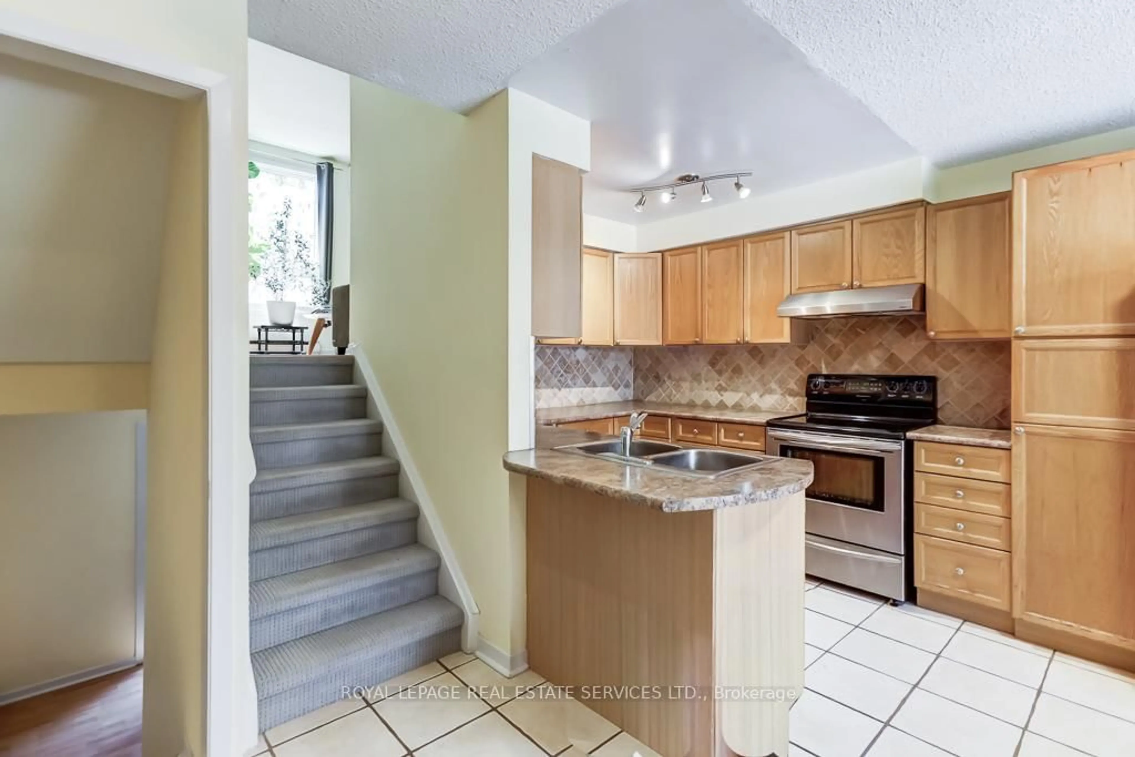 Unknown for 130 Clinton St #29, Toronto Ontario M6G 2Y3
