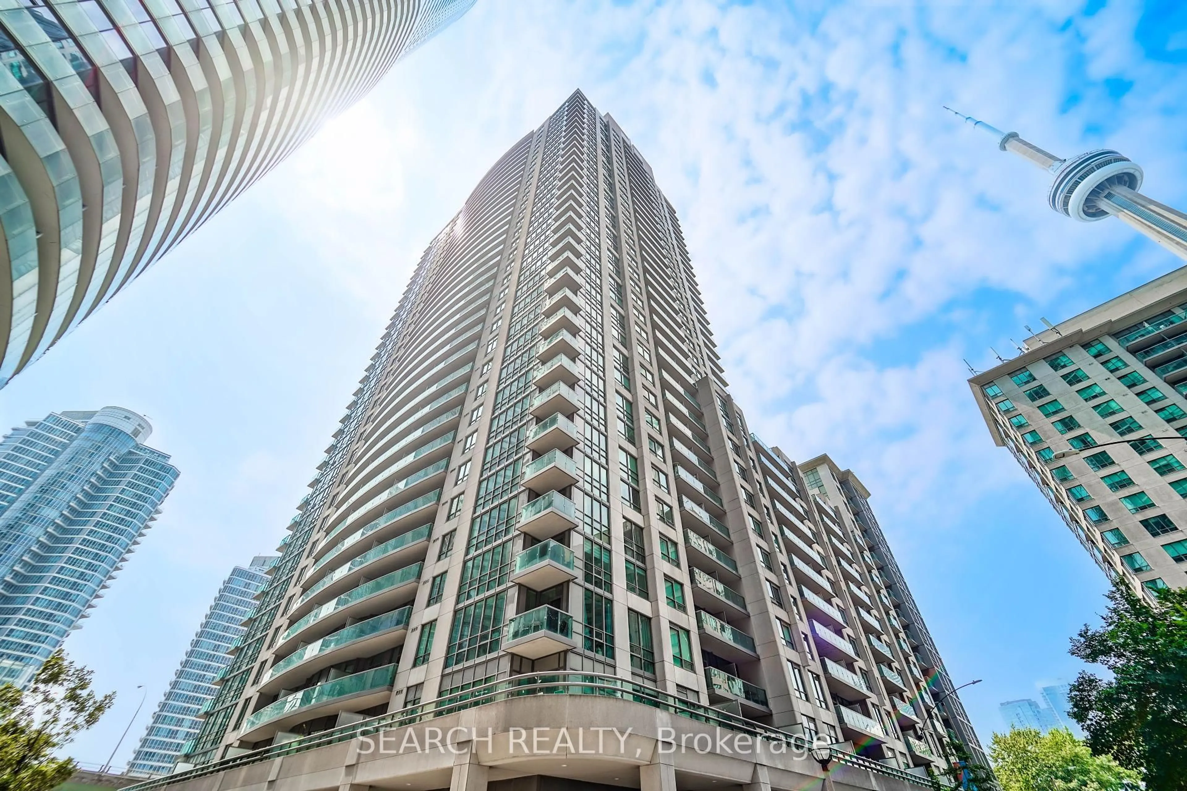 Indoor foyer for 19 Grand Trunk Cres #201, Toronto Ontario M5J 3A3
