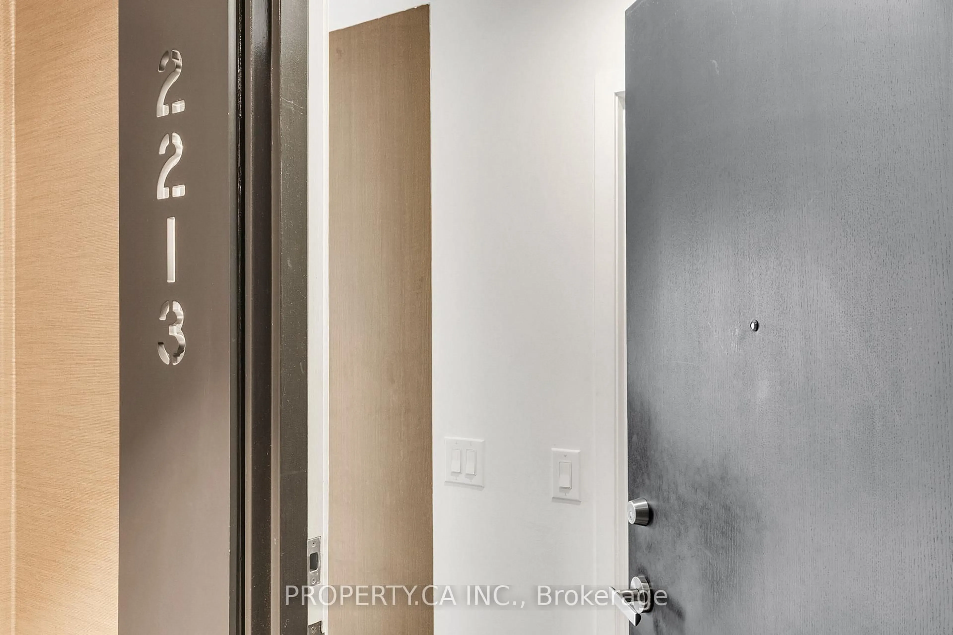 Indoor entryway for 170 Sumach St #2213, Toronto Ontario M5A 0C3
