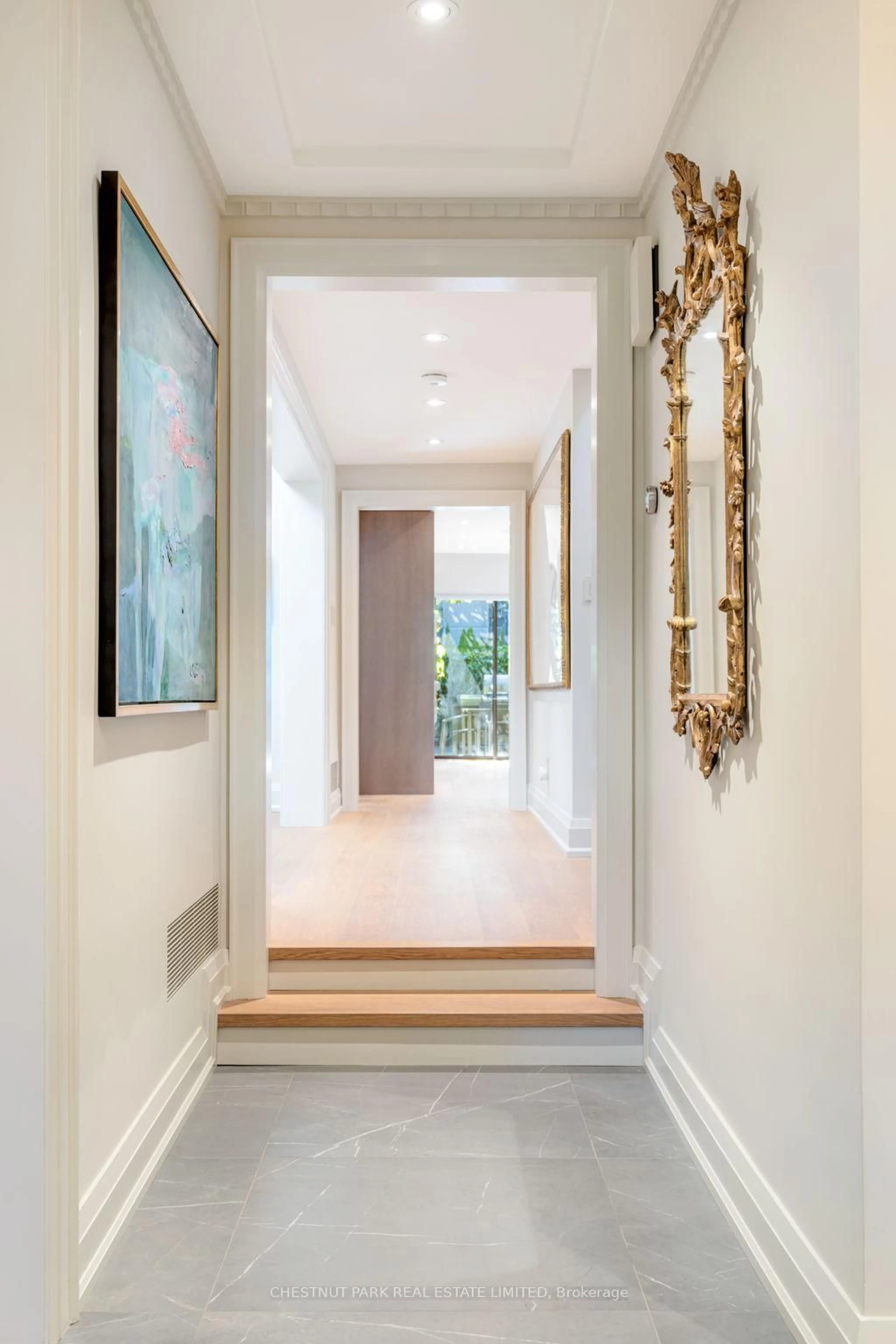 Indoor entryway for 84 Oriole Rd, Toronto Ontario M4V 2G1