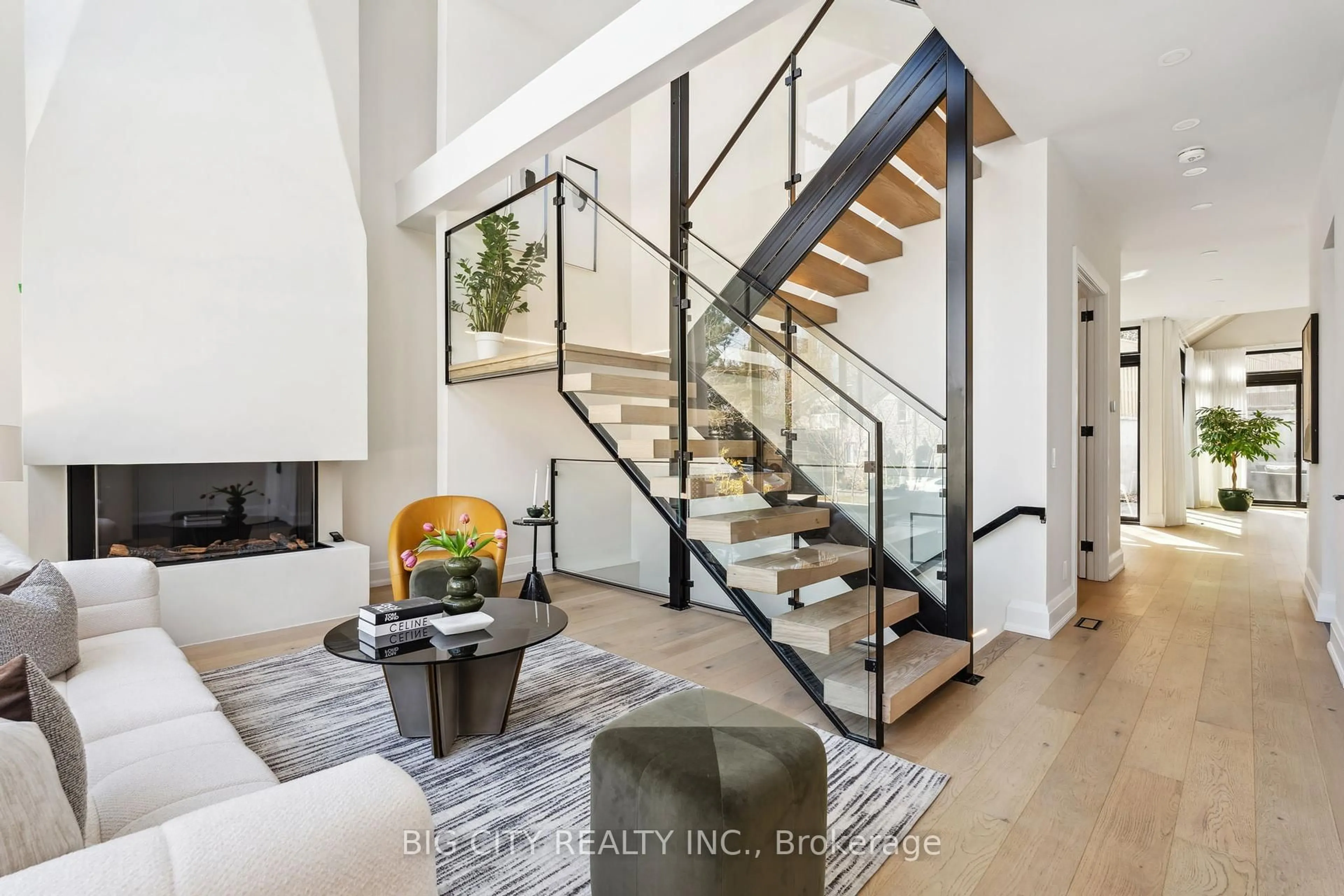 Stairs for 75 Lawrence Cres, Toronto Ontario M4N 1N3