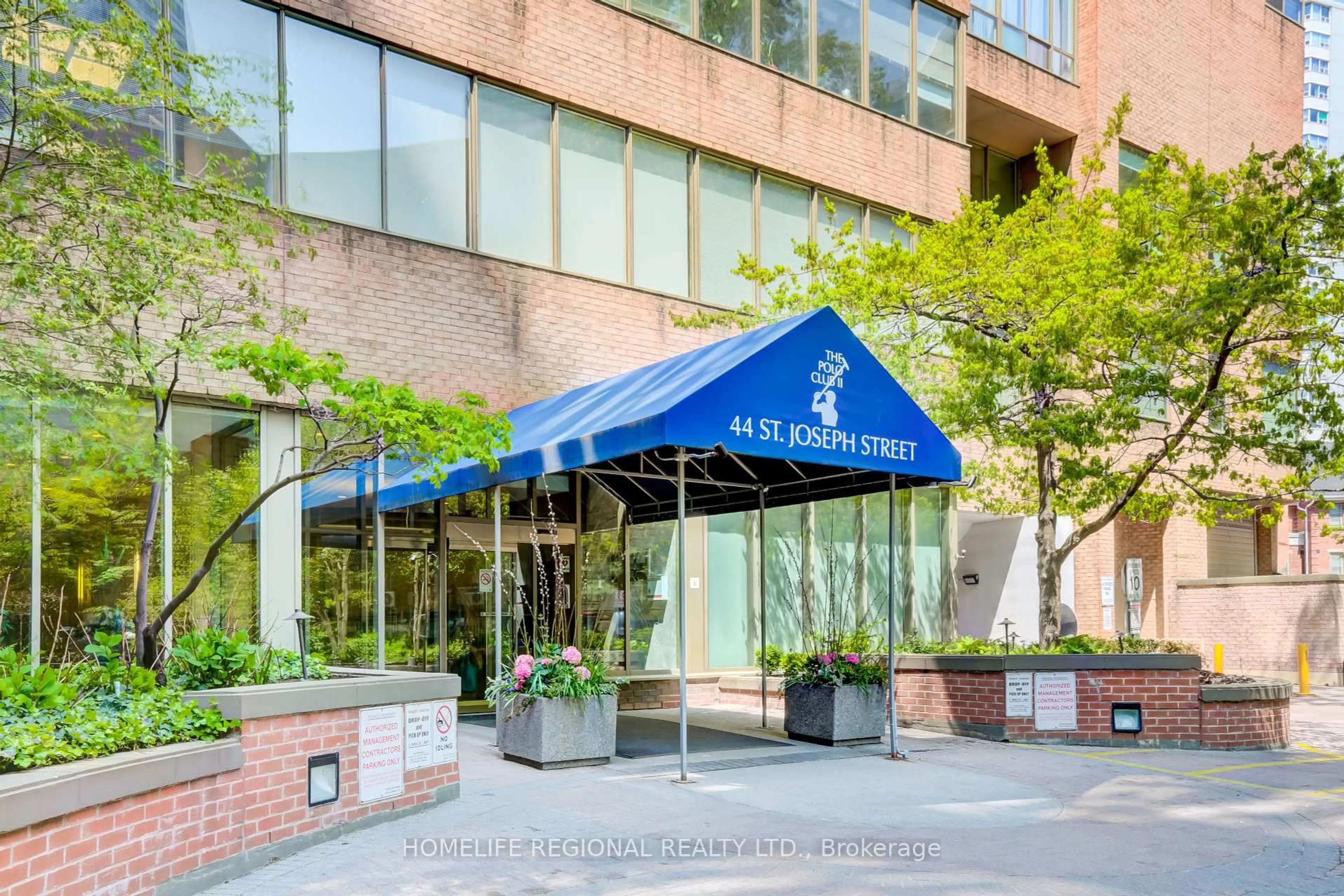 Indoor foyer for 44 St Joseph St #617, Toronto Ontario M4Y 2W4