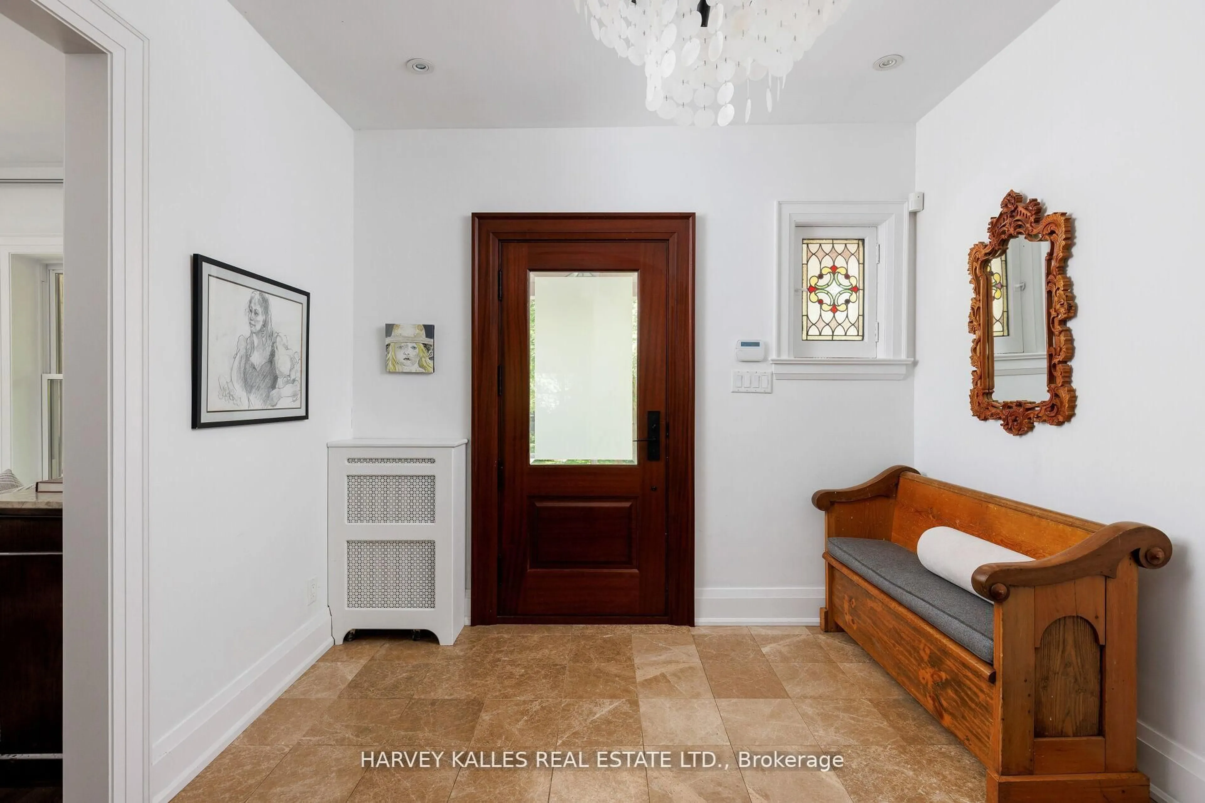 Indoor entryway for 8 Edgewood Cres, Toronto Ontario M4W 3A9