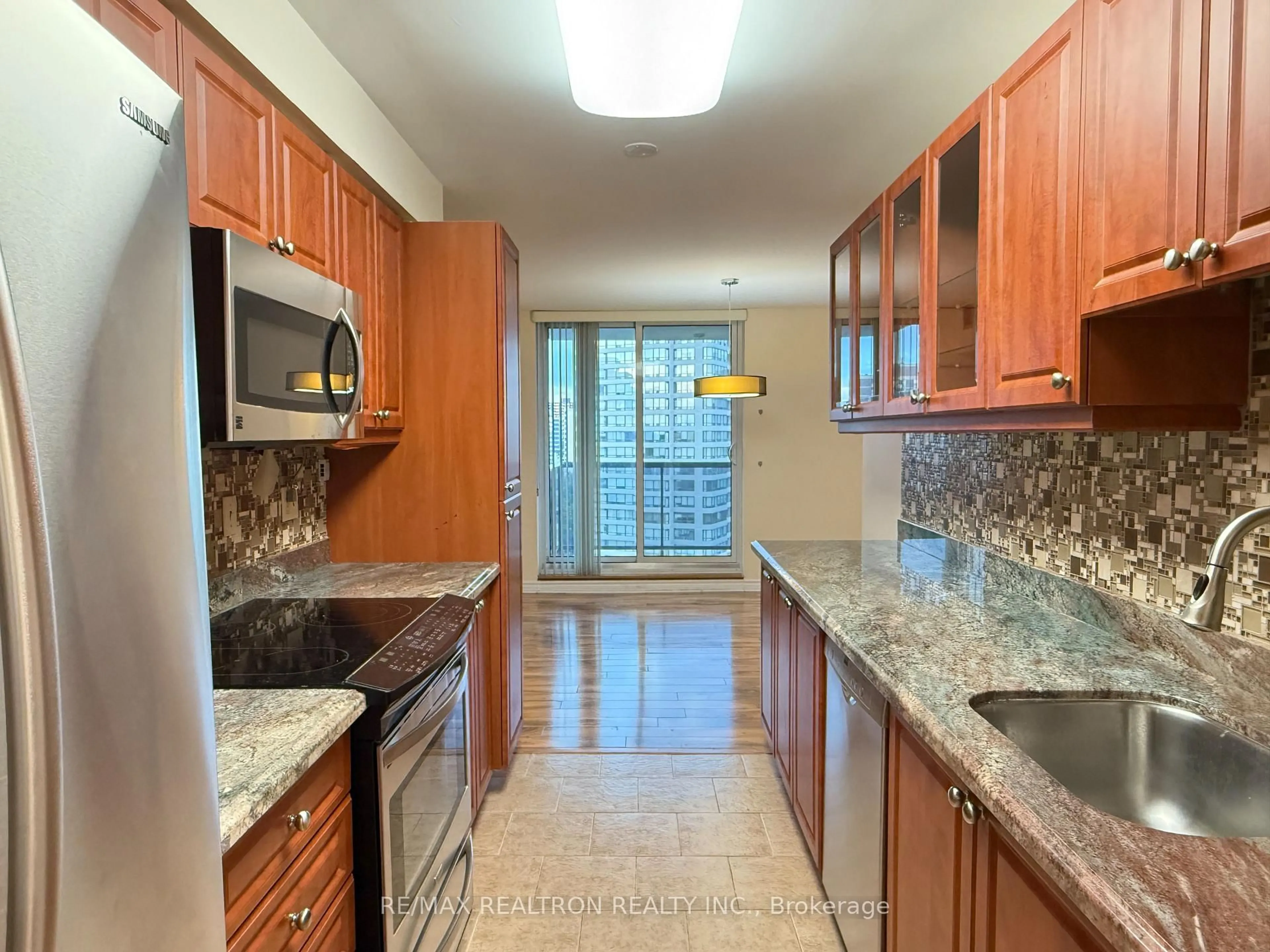 Standard kitchen, ceramic/tile floor for 90 Fisherville Rd #1202, Toronto Ontario M2R 3J9