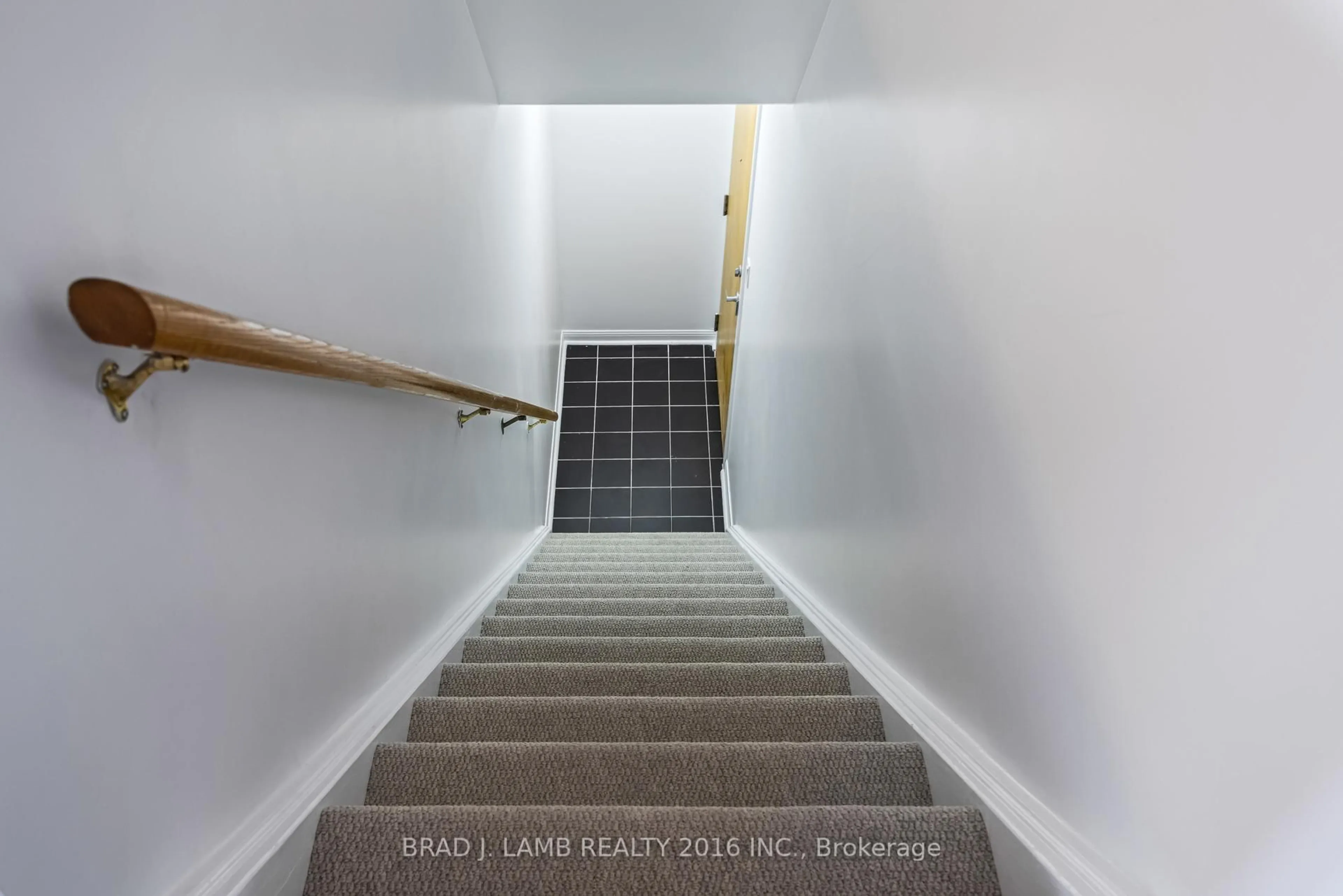 Stairs for 550 Front St #428, Toronto Ontario M5V 3N5