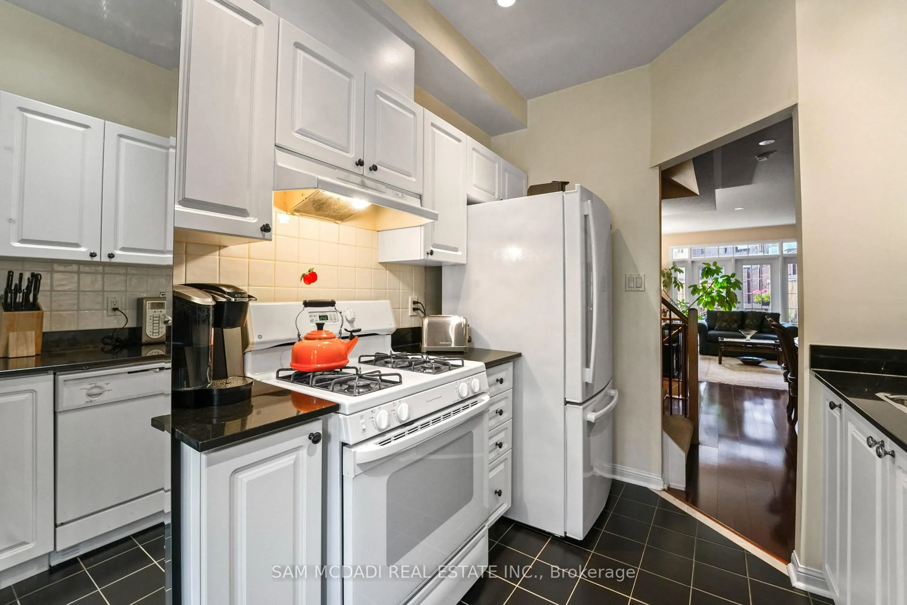 Standard kitchen, ceramic/tile floor for 29 Niagara St #49, Toronto Ontario M5V 1C2