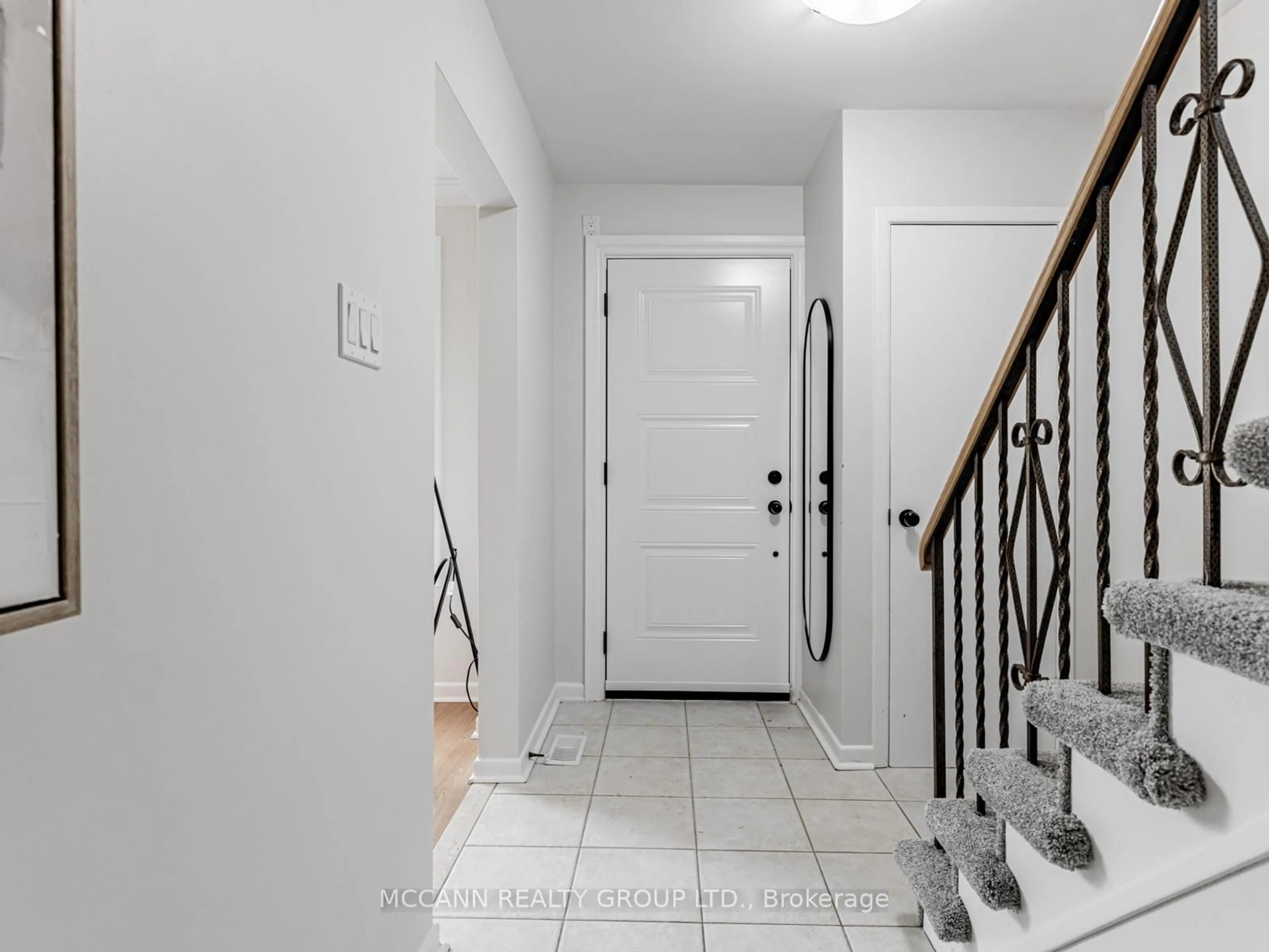 Indoor entryway for 157 1/2 Roslin Ave, Toronto Ontario M4N 1Z5