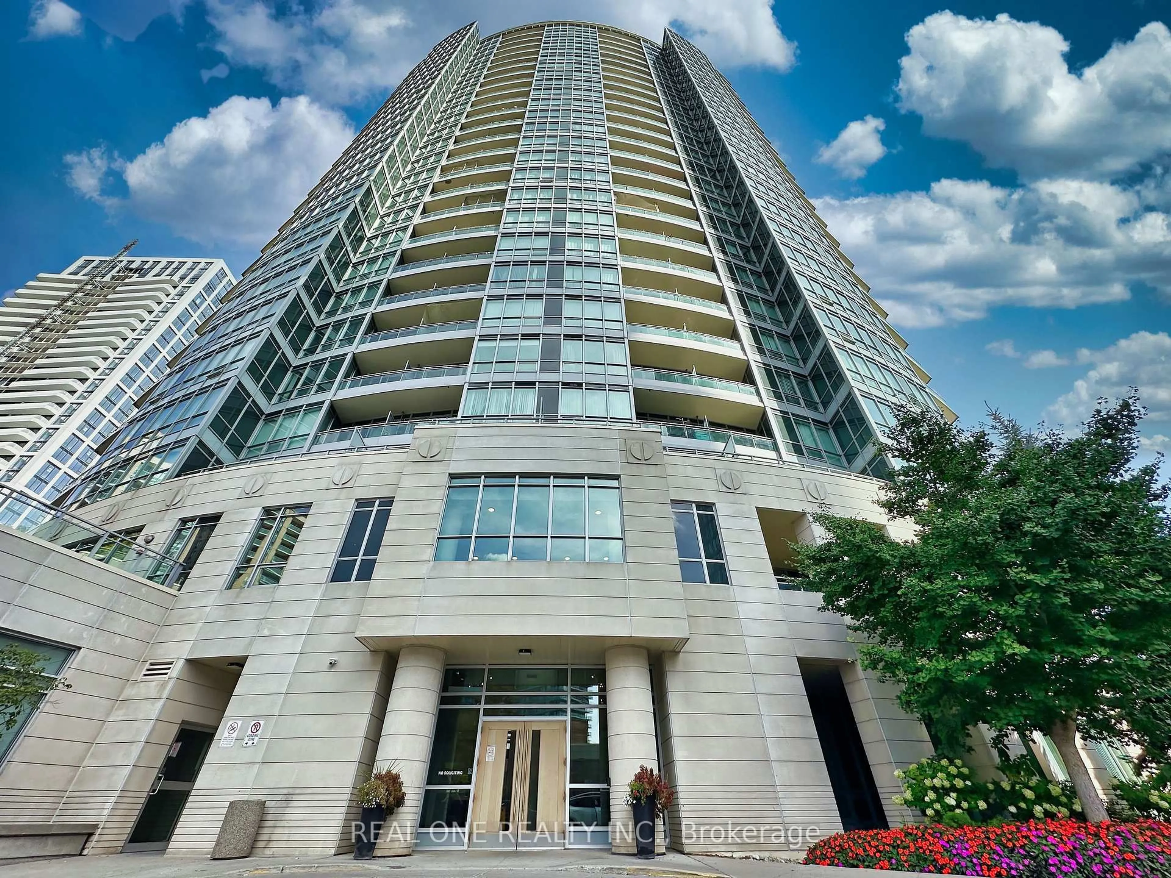 Indoor foyer for 18 Holmes Ave #2205, Toronto Ontario M2N 0E1