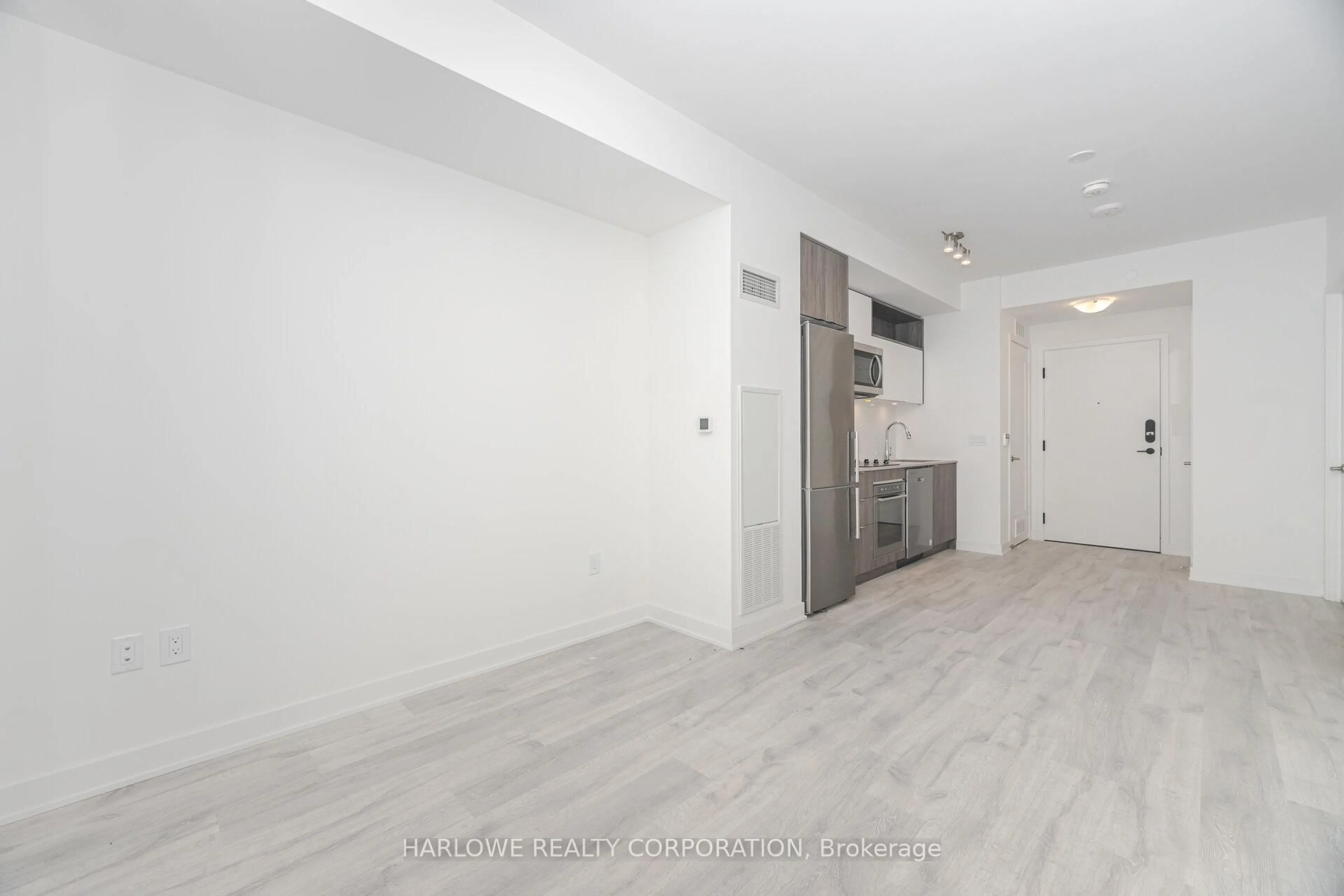 A pic of a room for 60 Princess St #620 SE, Toronto Ontario M5A 2C7