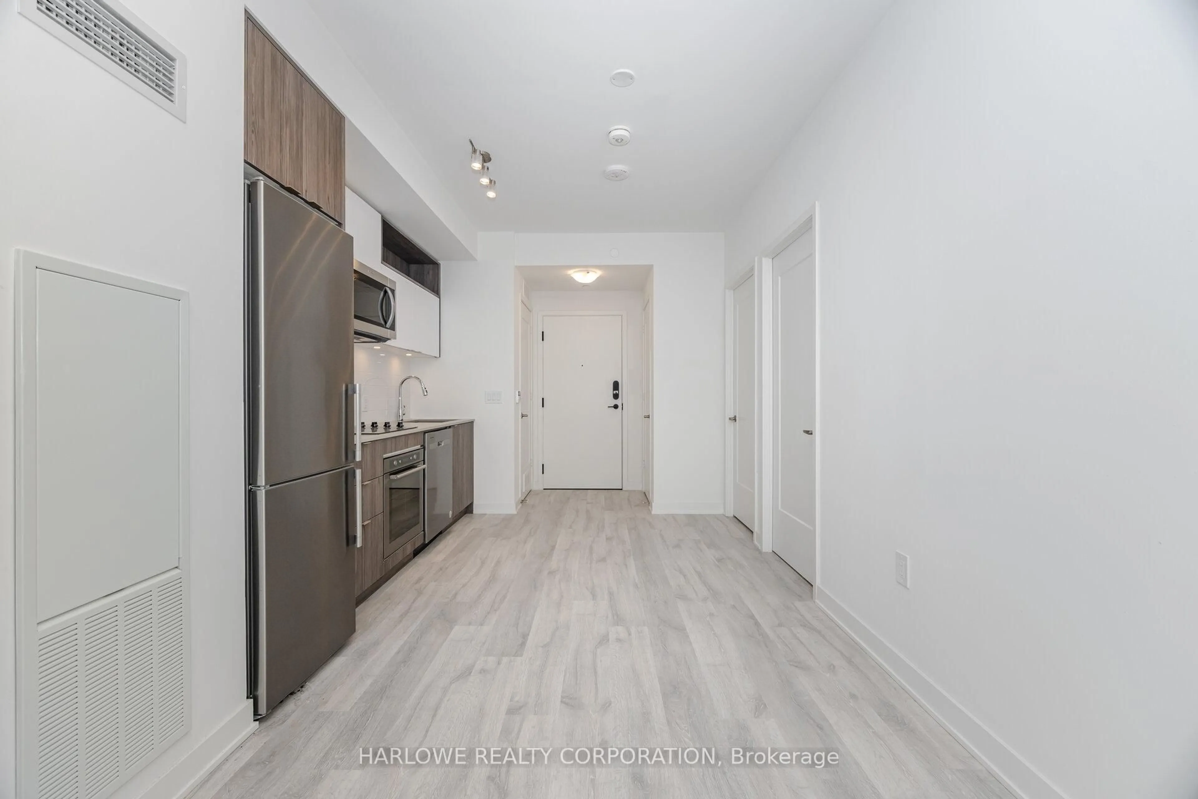 Standard kitchen, unknown for 60 Princess St #620 SE, Toronto Ontario M5A 2C7