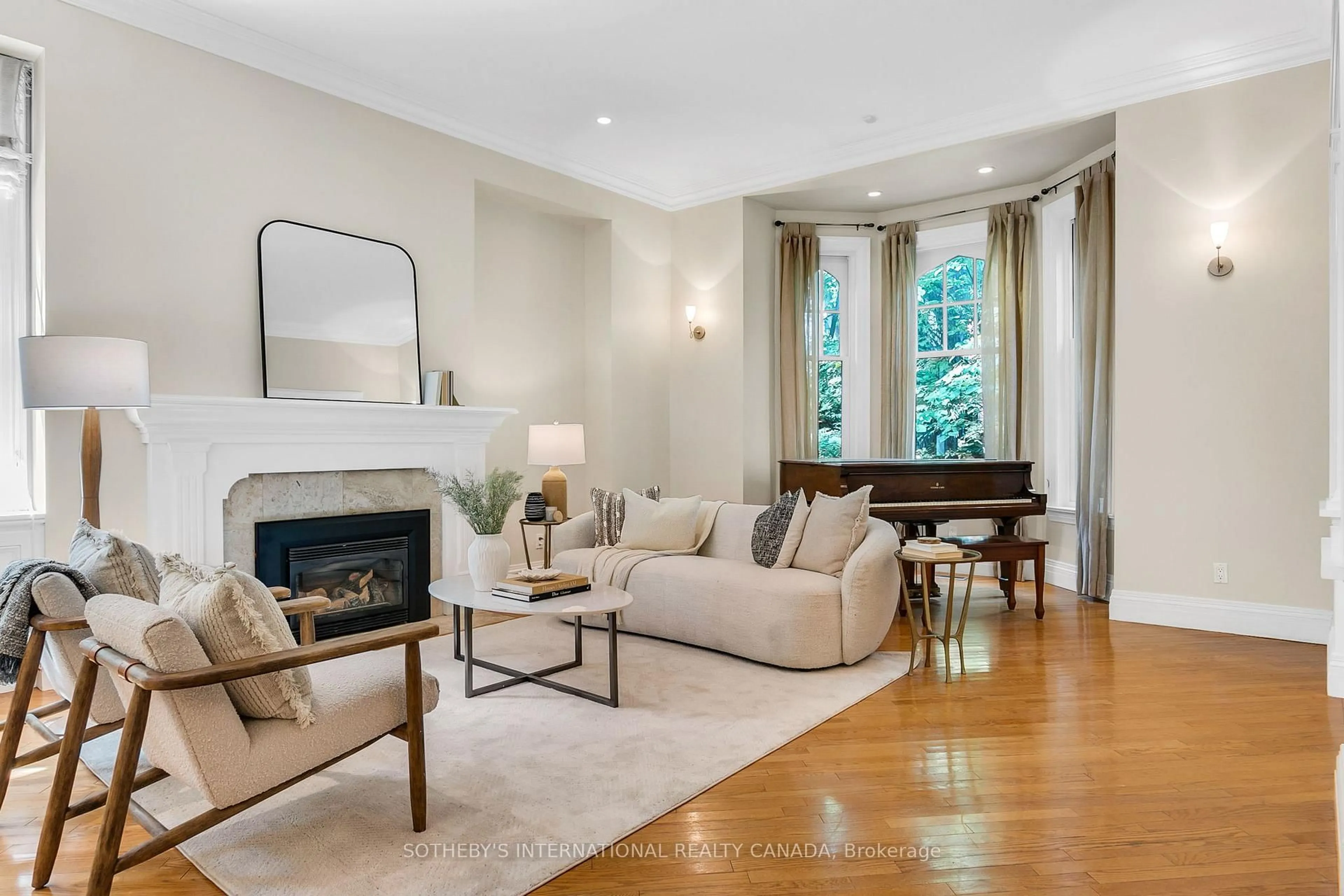 Living room with furniture, unknown for 295 Carlton St, Toronto Ontario M5A 2L6