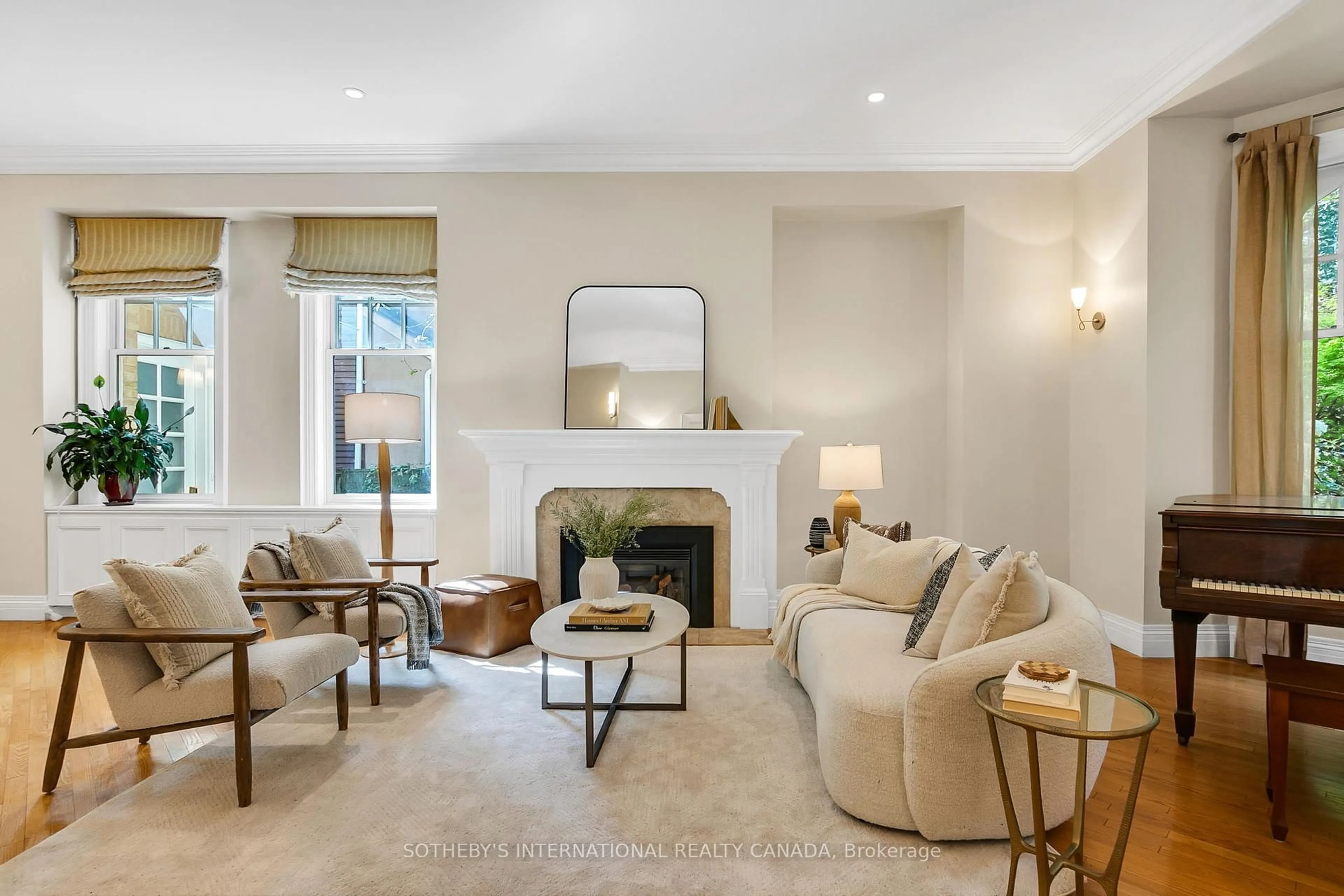 Living room with furniture, unknown for 295 Carlton St, Toronto Ontario M5A 2L6