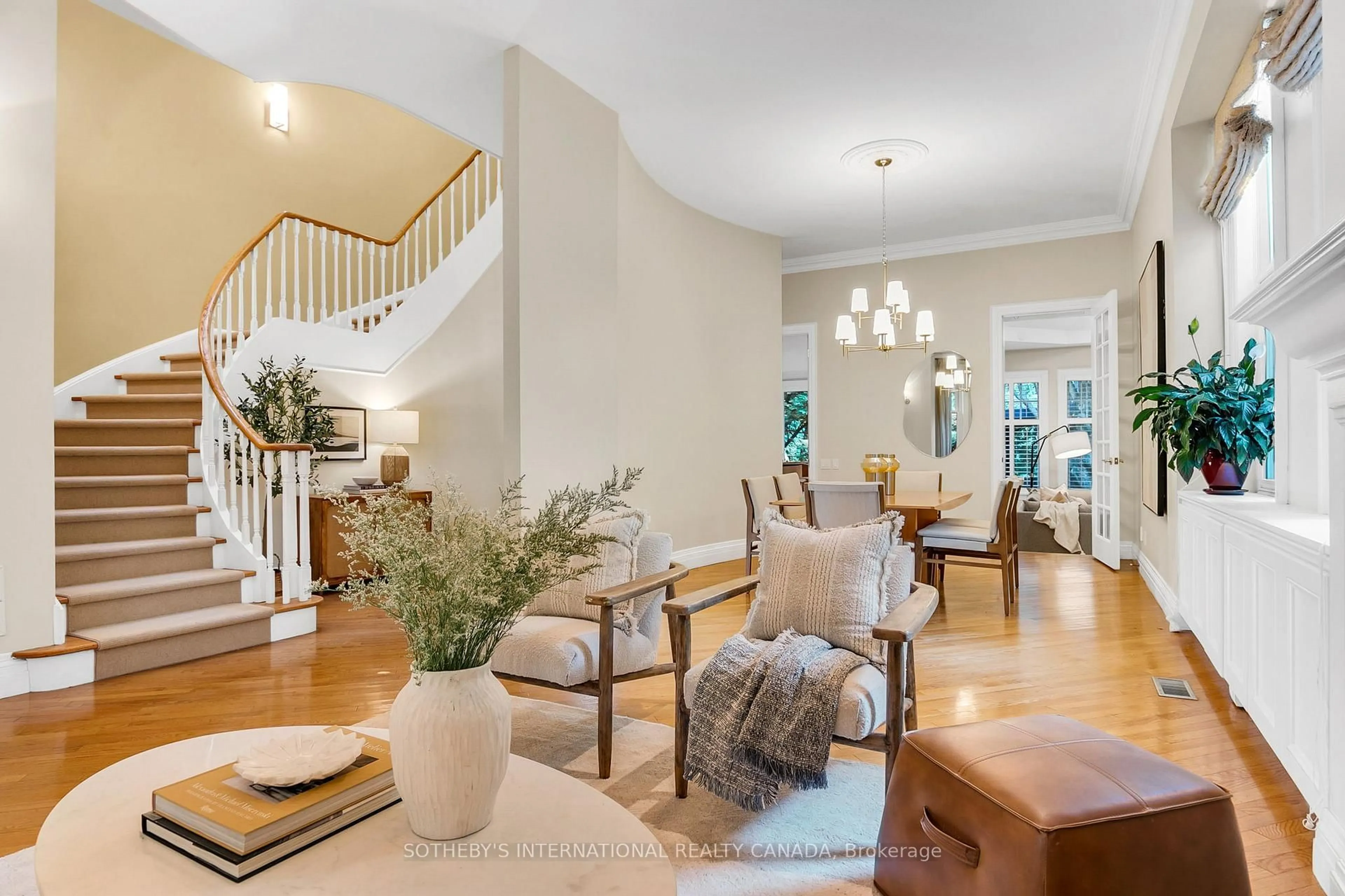 Indoor entryway for 295 Carlton St, Toronto Ontario M5A 2L6