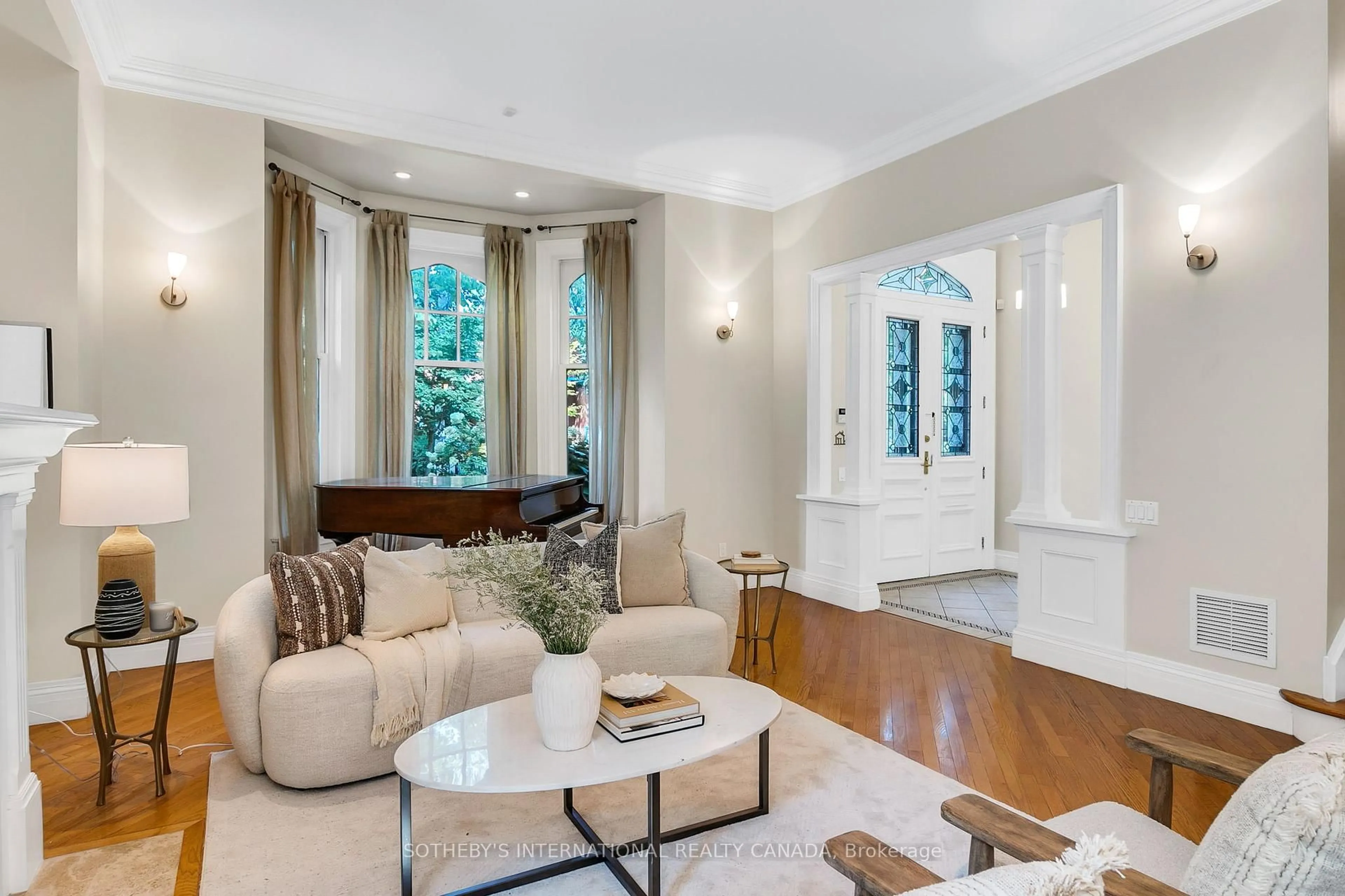 Living room with furniture, unknown for 295 Carlton St, Toronto Ontario M5A 2L6