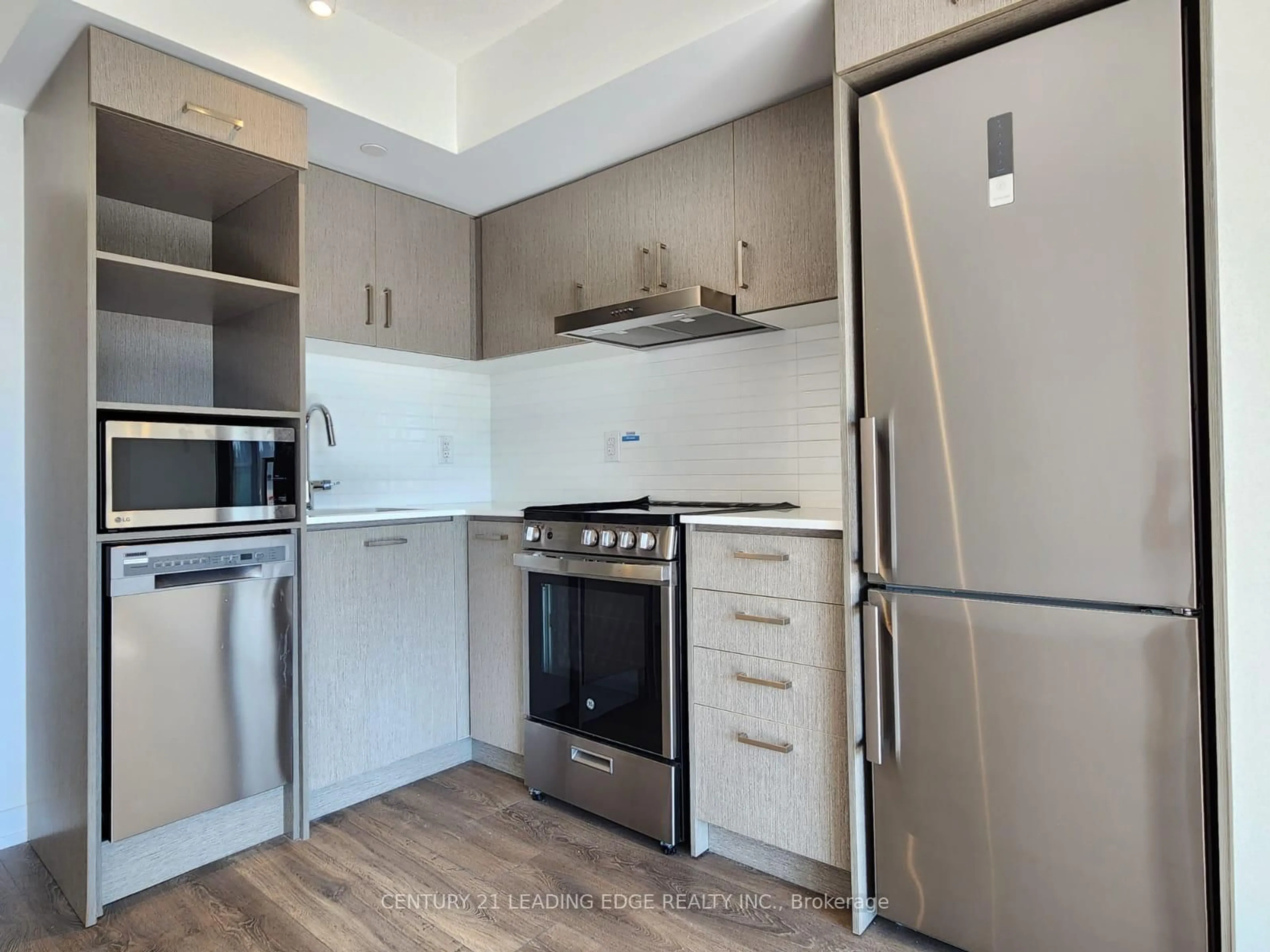 Standard kitchen, wood/laminate floor for 219 Dundas St #701, Toronto Ontario M5A 0V1