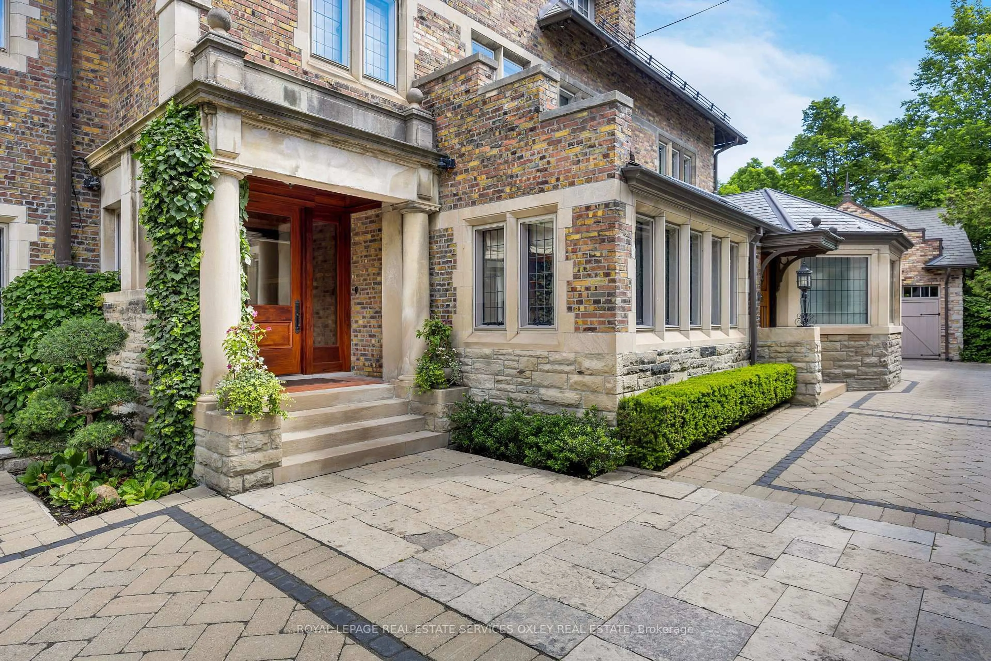 Unknown for 5 Thornwood Rd, Toronto Ontario M4W 2R8