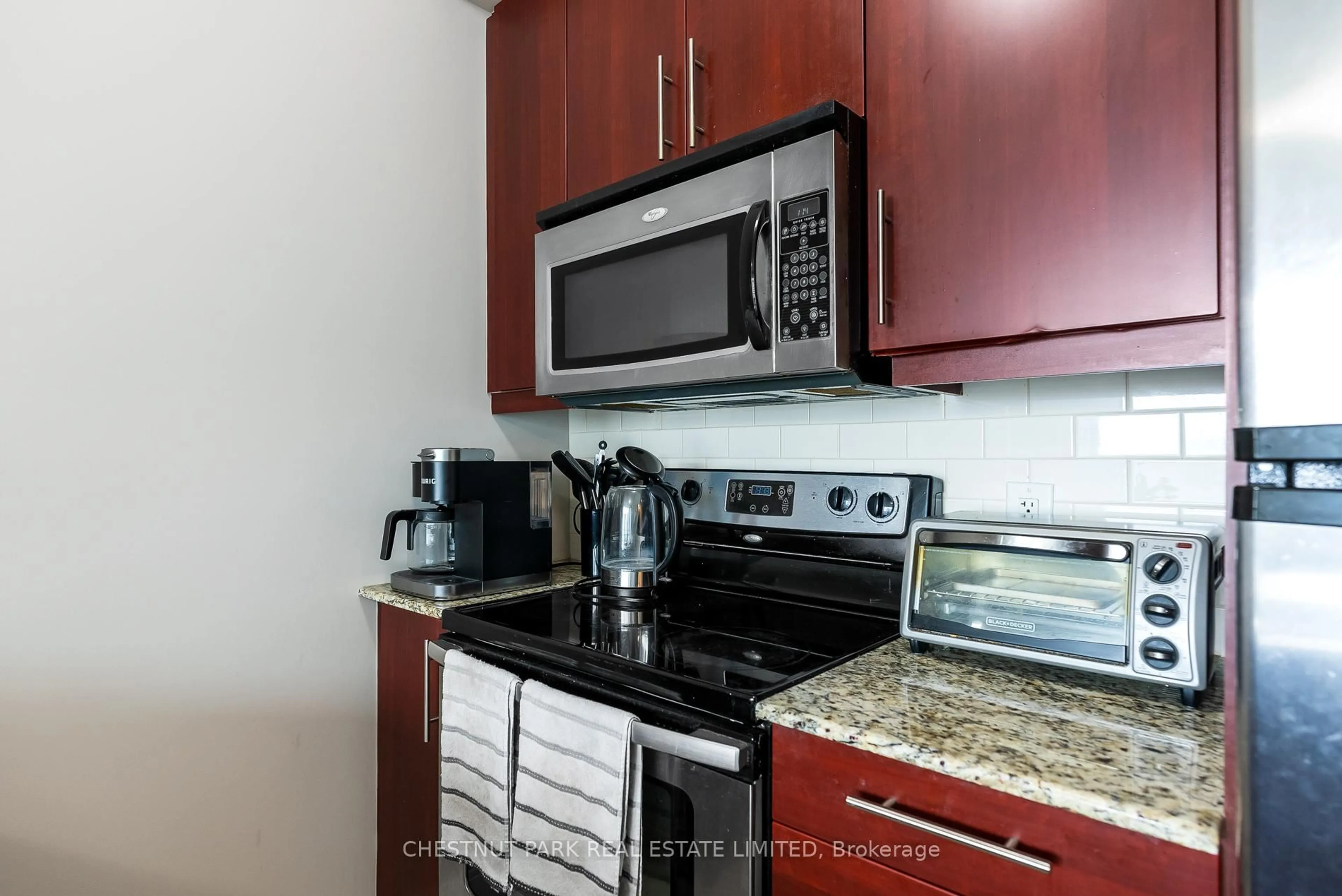 Standard kitchen, unknown for 88 Broadway Ave #1508, Toronto Ontario M4P 0A5