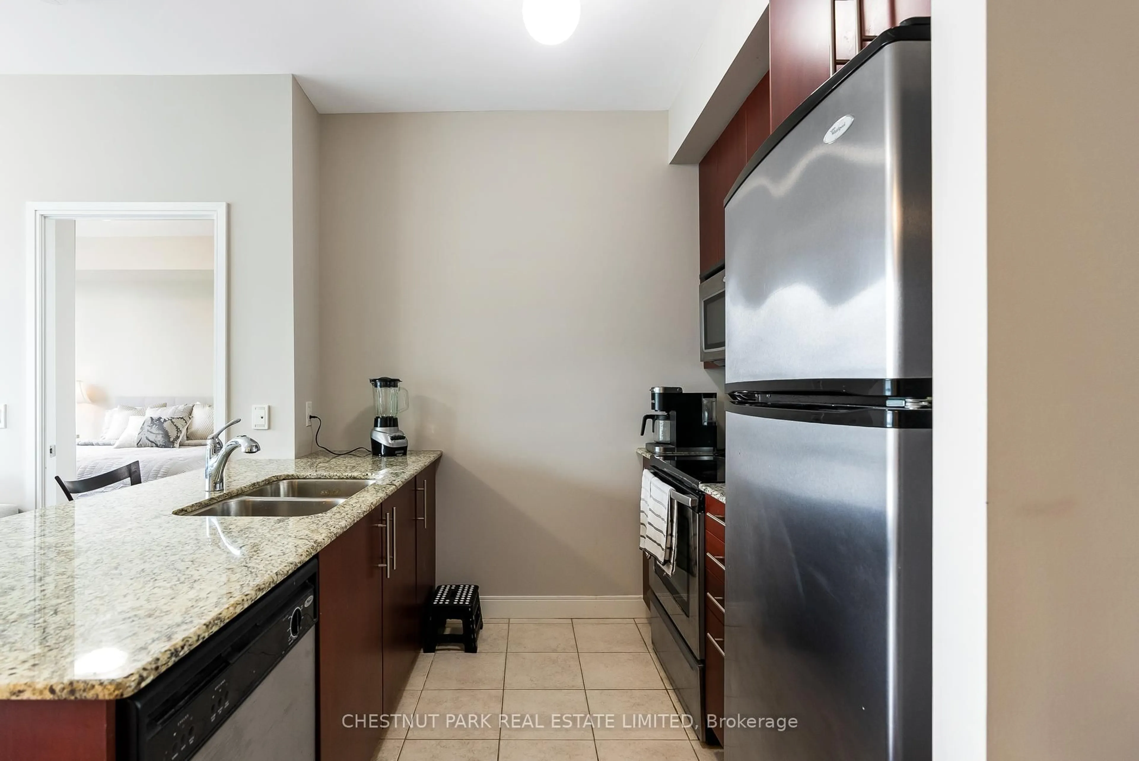 Standard kitchen, ceramic/tile floor for 88 Broadway Ave #1508, Toronto Ontario M4P 0A5