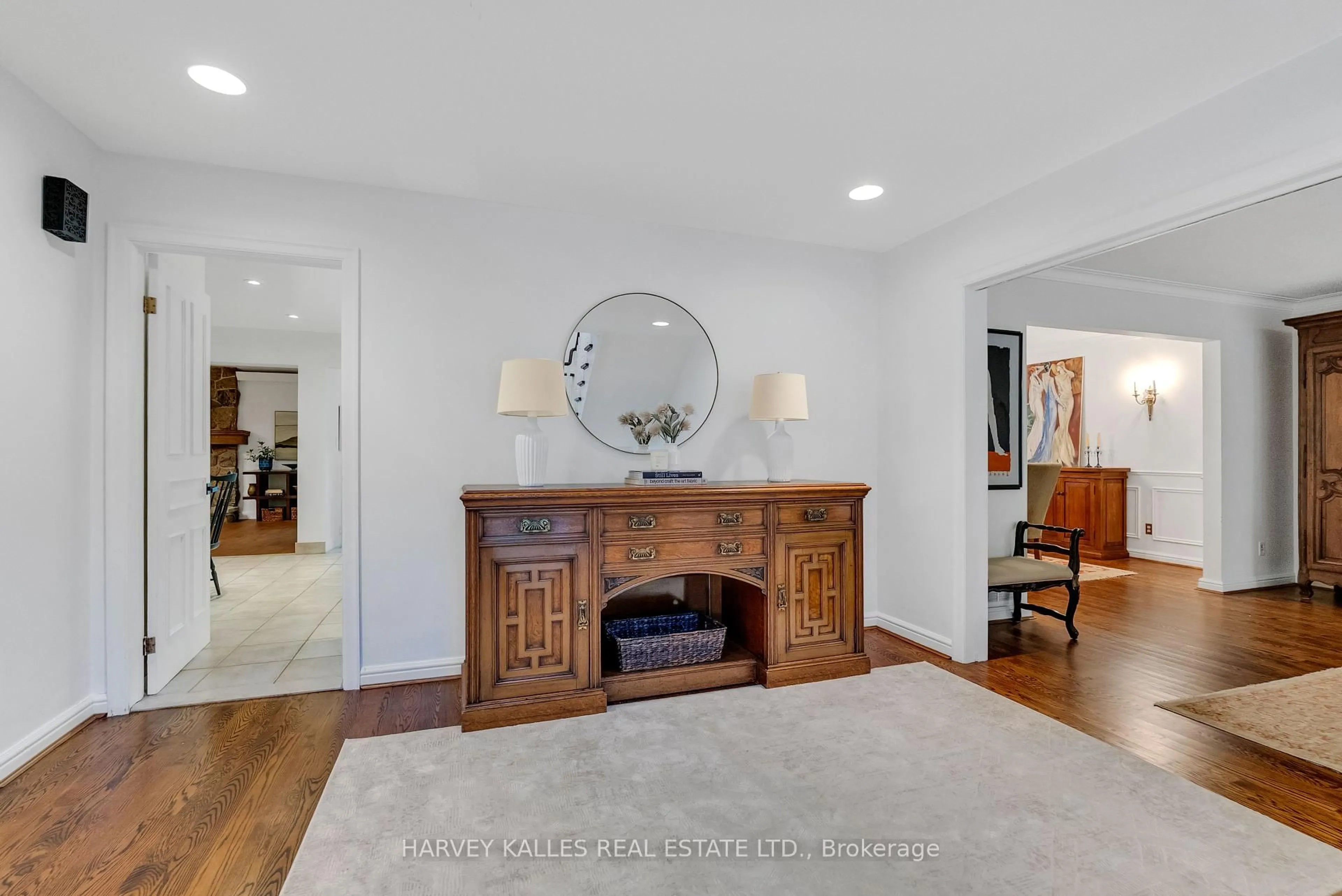 Indoor entryway for 27 Bobwhite Cres, Toronto Ontario M2L 2E2